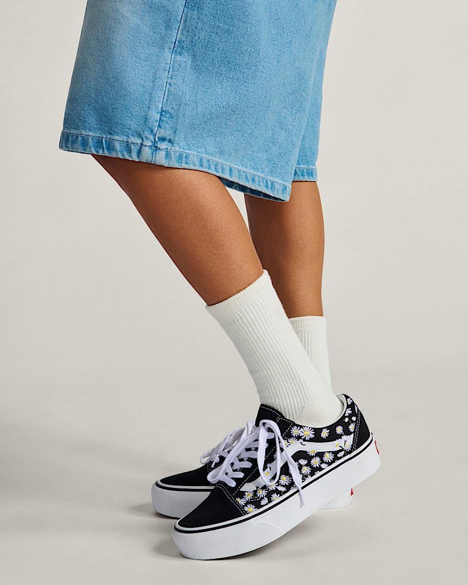 Old Skool Platform Shoe in Black / White| Vans US Product Image