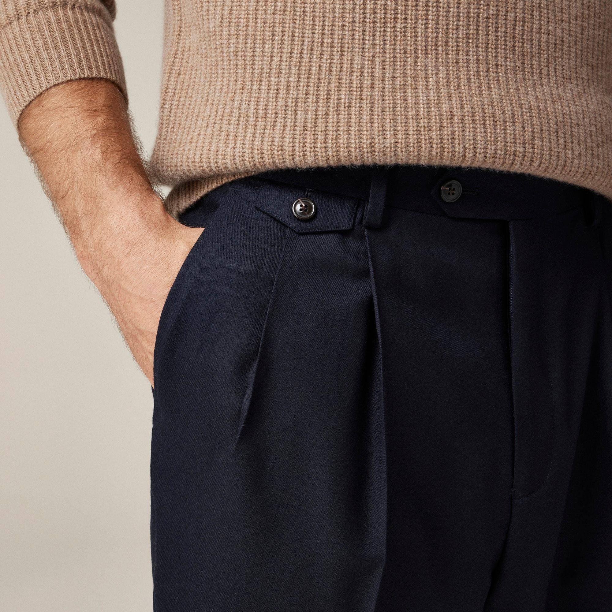 Relaxed-fit single-pleat trouser in Italian wool flannel Product Image