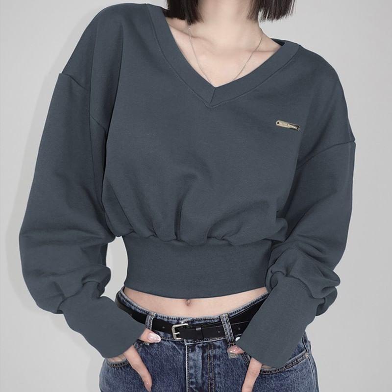 Long Sleeve V-Neck Plain Cropped Sweatshirt Product Image