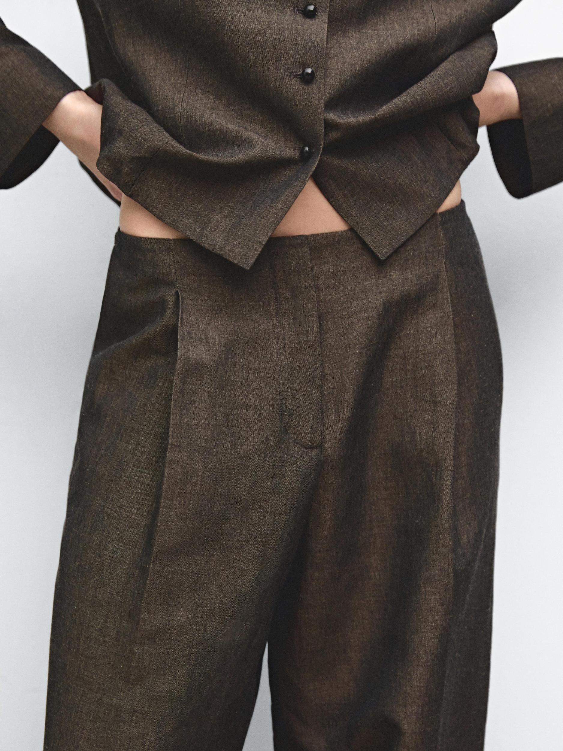Flowing linen blend trousers with pleats Product Image