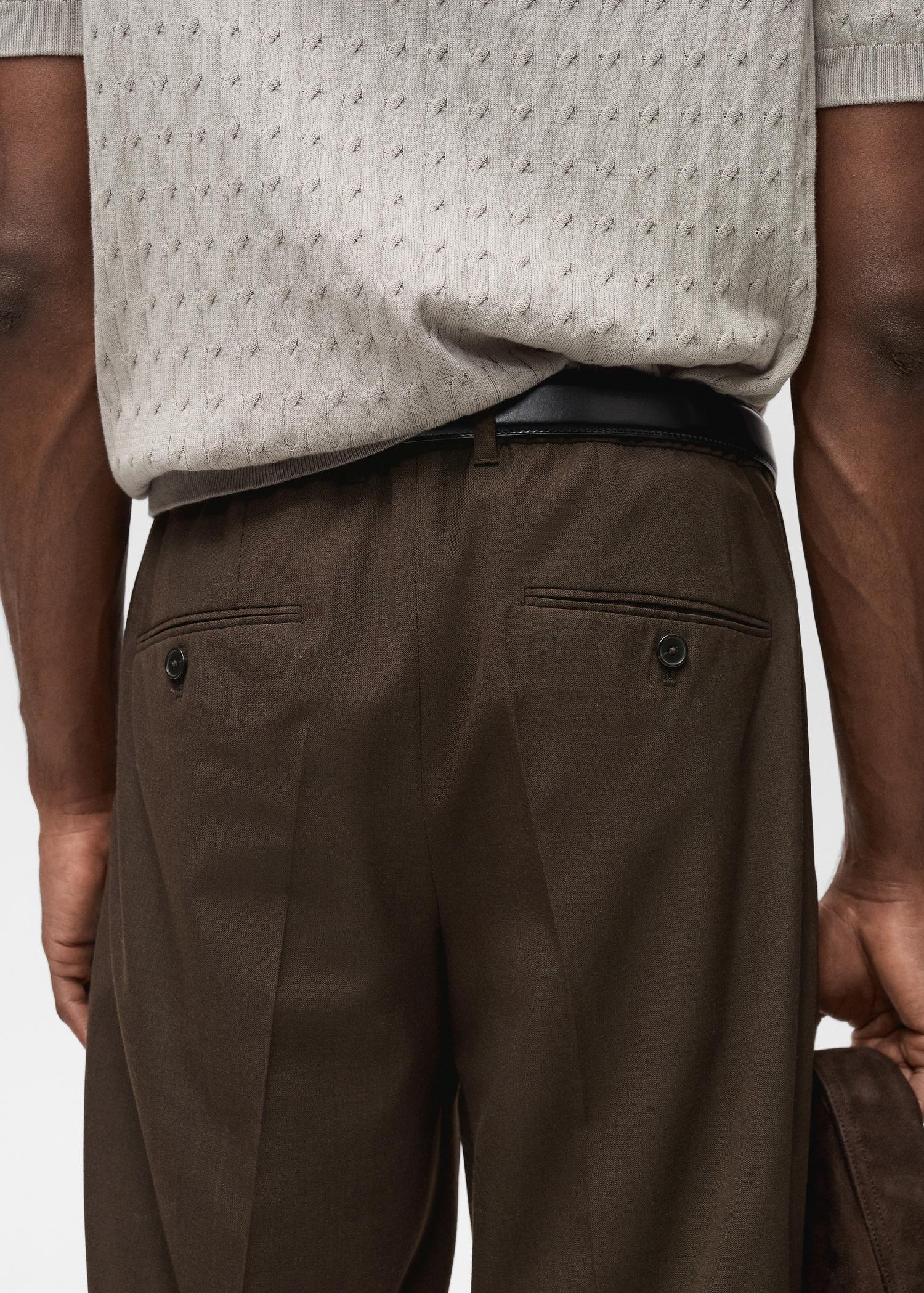 Slim-fit pleated cool wool pants - Men | MANGO USA Product Image