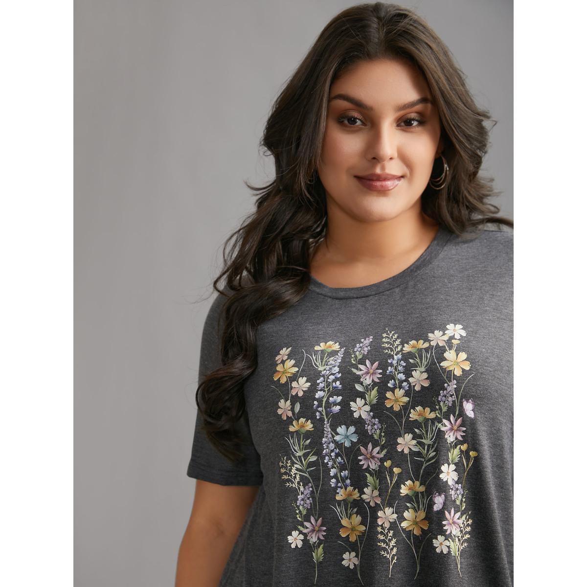 Plus Size Floral Crew Neck Stretchy T-Shirt DimGray Women Leisure Non Natural Flowers Round Neck Casual T-shirts BloomChic 30/6X Product Image