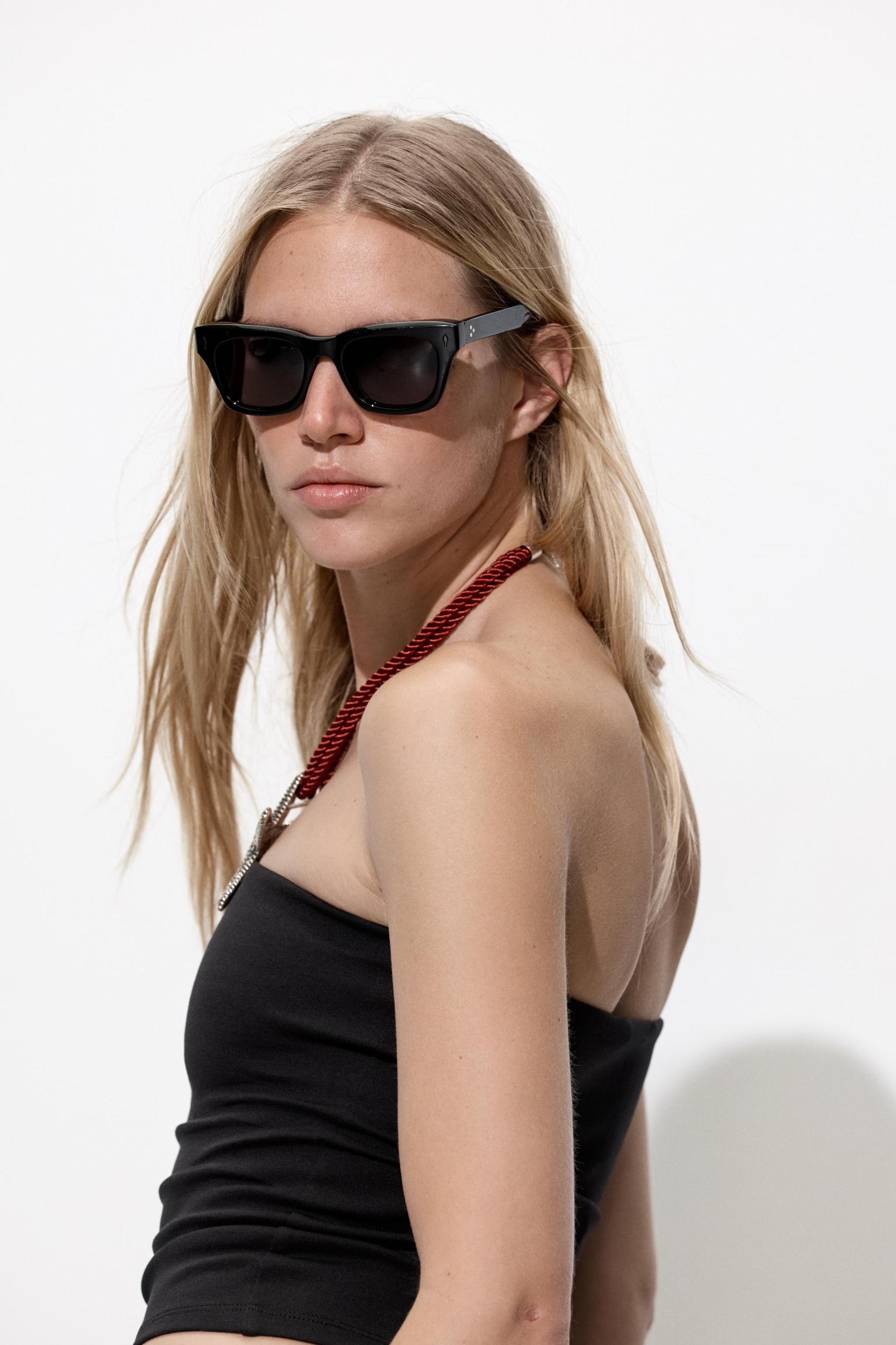 STRAPLESS TOP Product Image