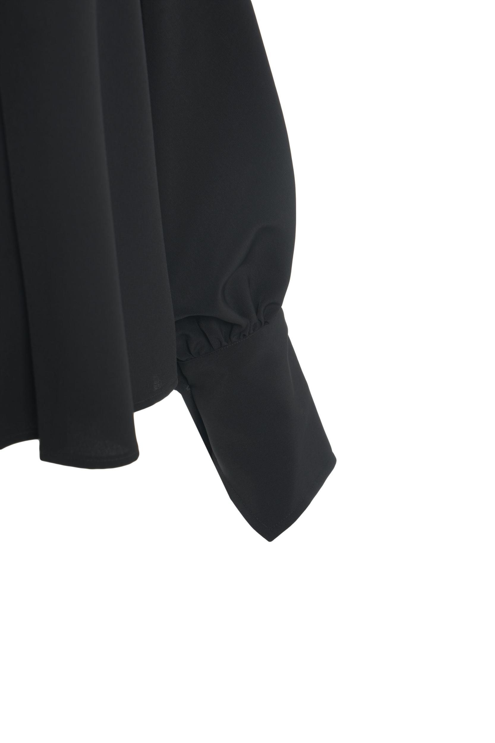 Blouse with button-down collar Product Image