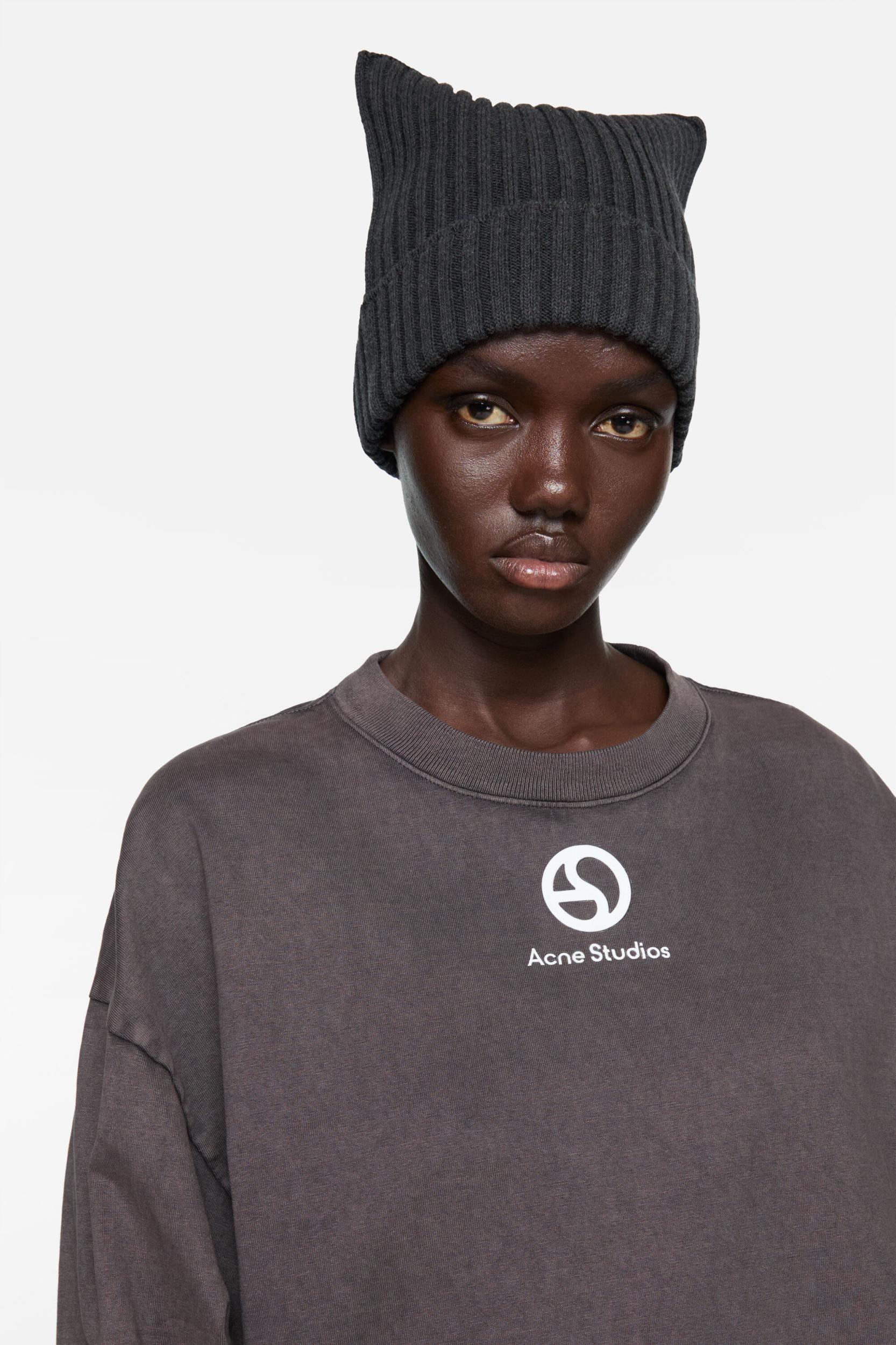 Ribbed square beanie Product Image