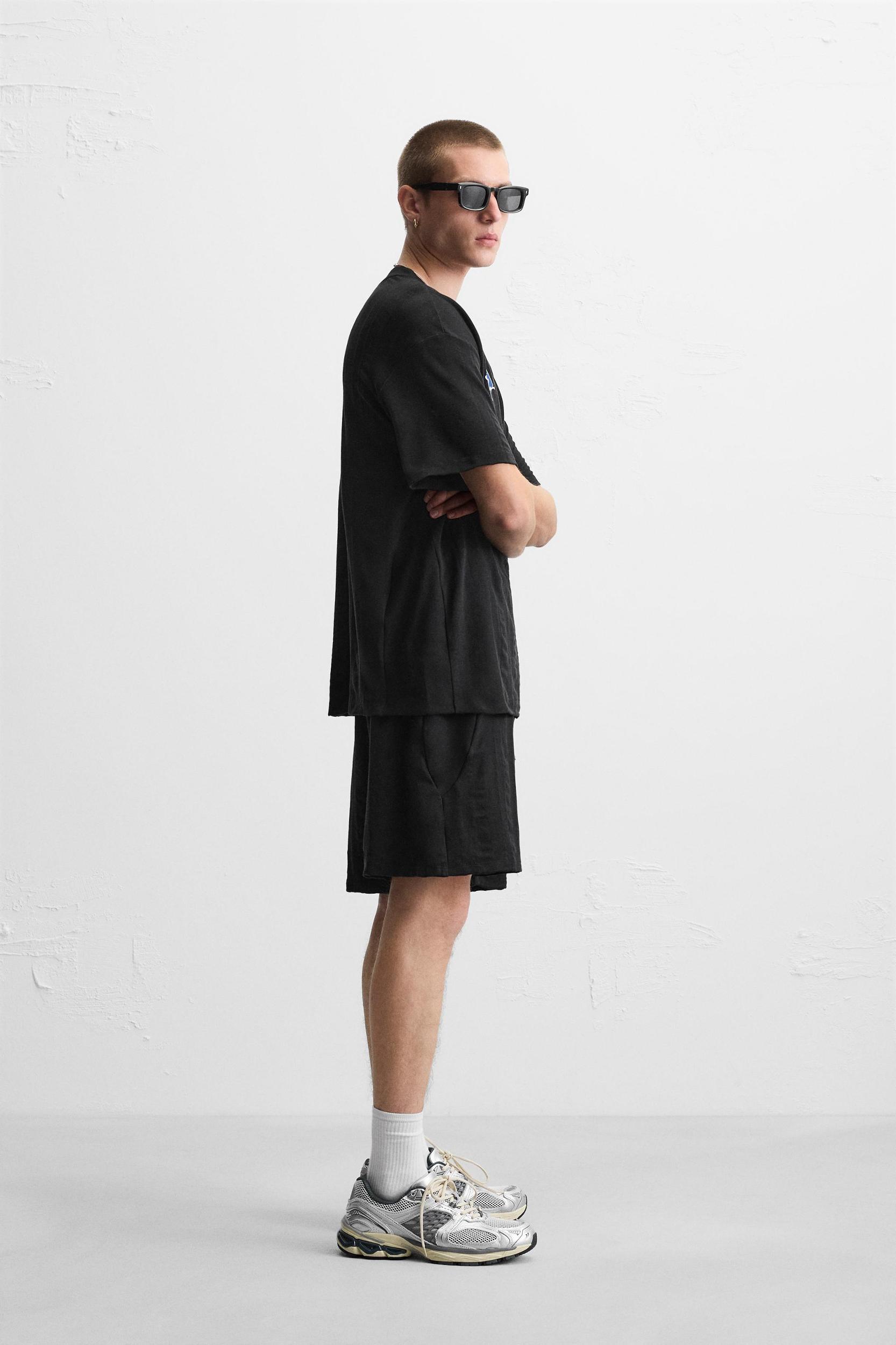 TEXTURED JOGGER SHORTS Product Image