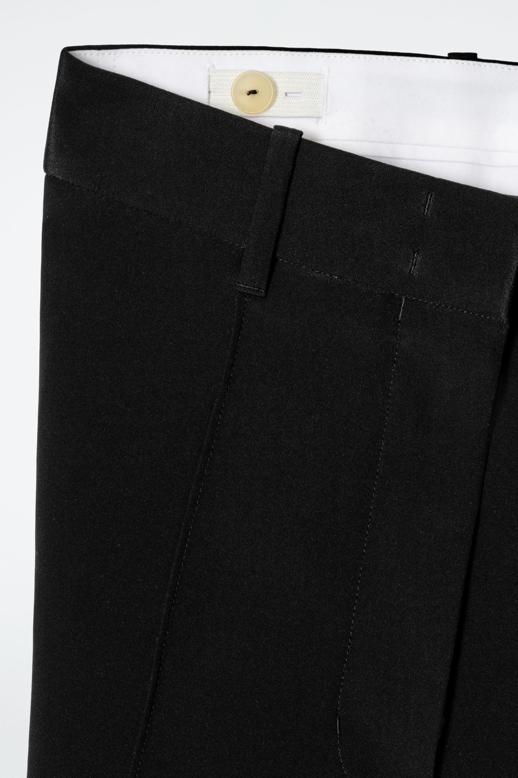 TAILORED SILK SHORTS Product Image