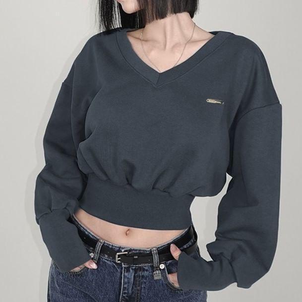 Long Sleeve V-Neck Plain Cropped Sweatshirt Product Image