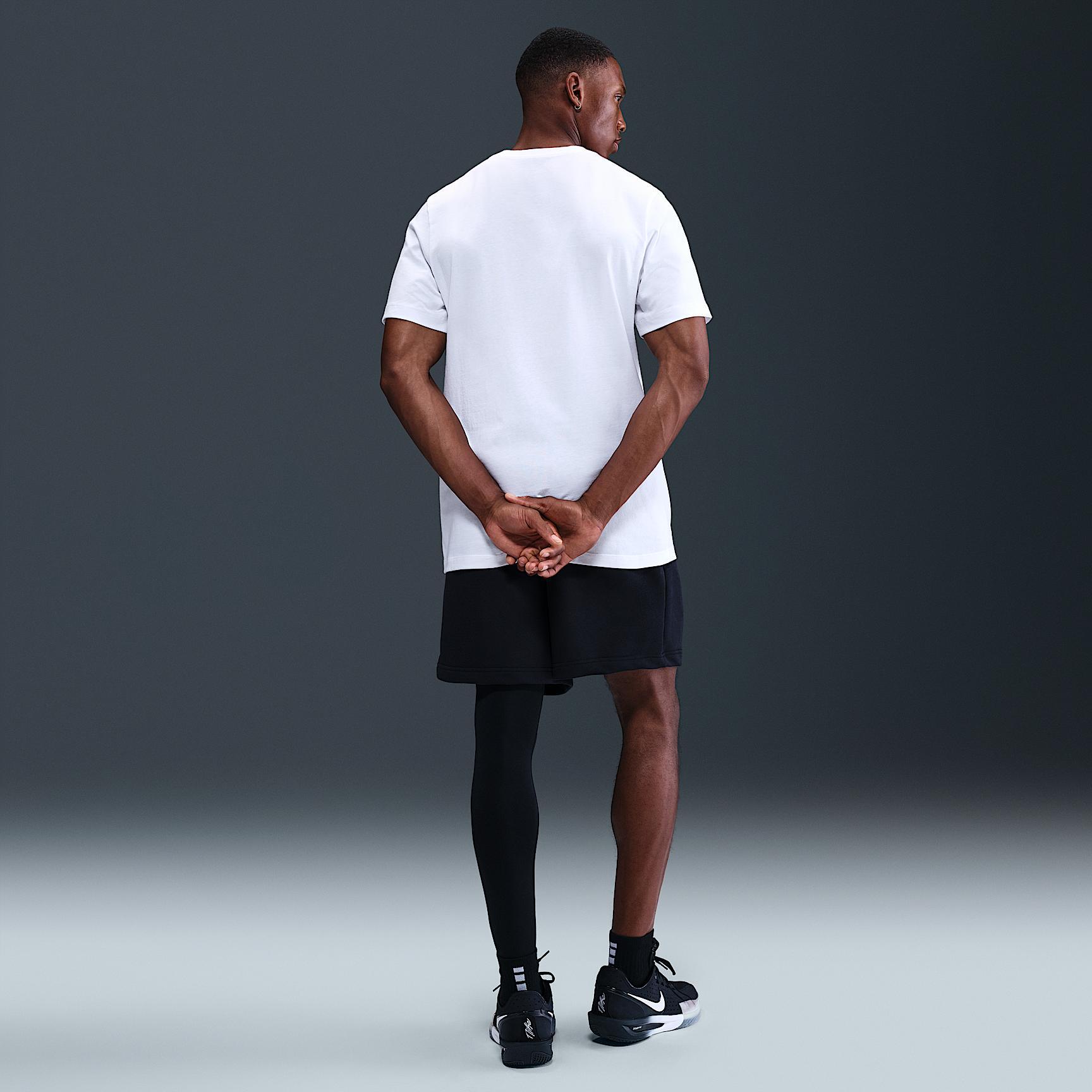 Nike Men's T-Shirt Product Image