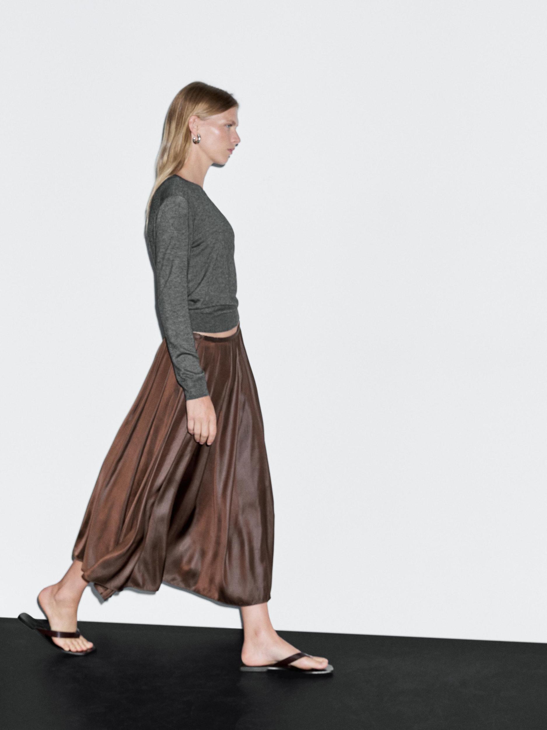 Pleated midi skirt Product Image