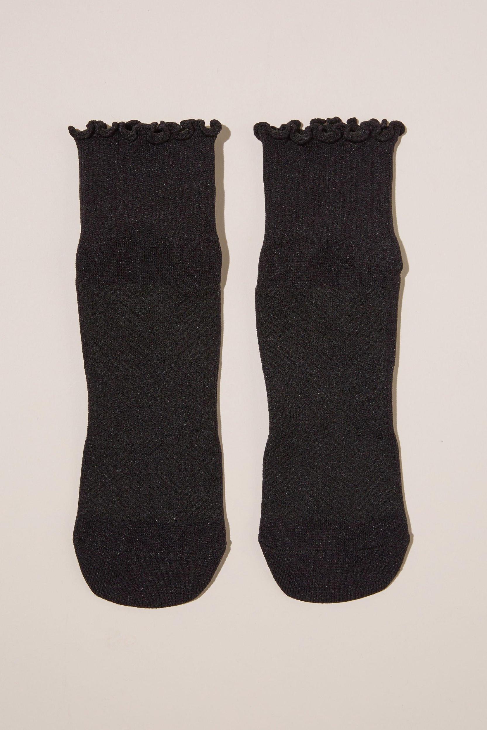 Performance Mid Crew Frill Sock Product Image