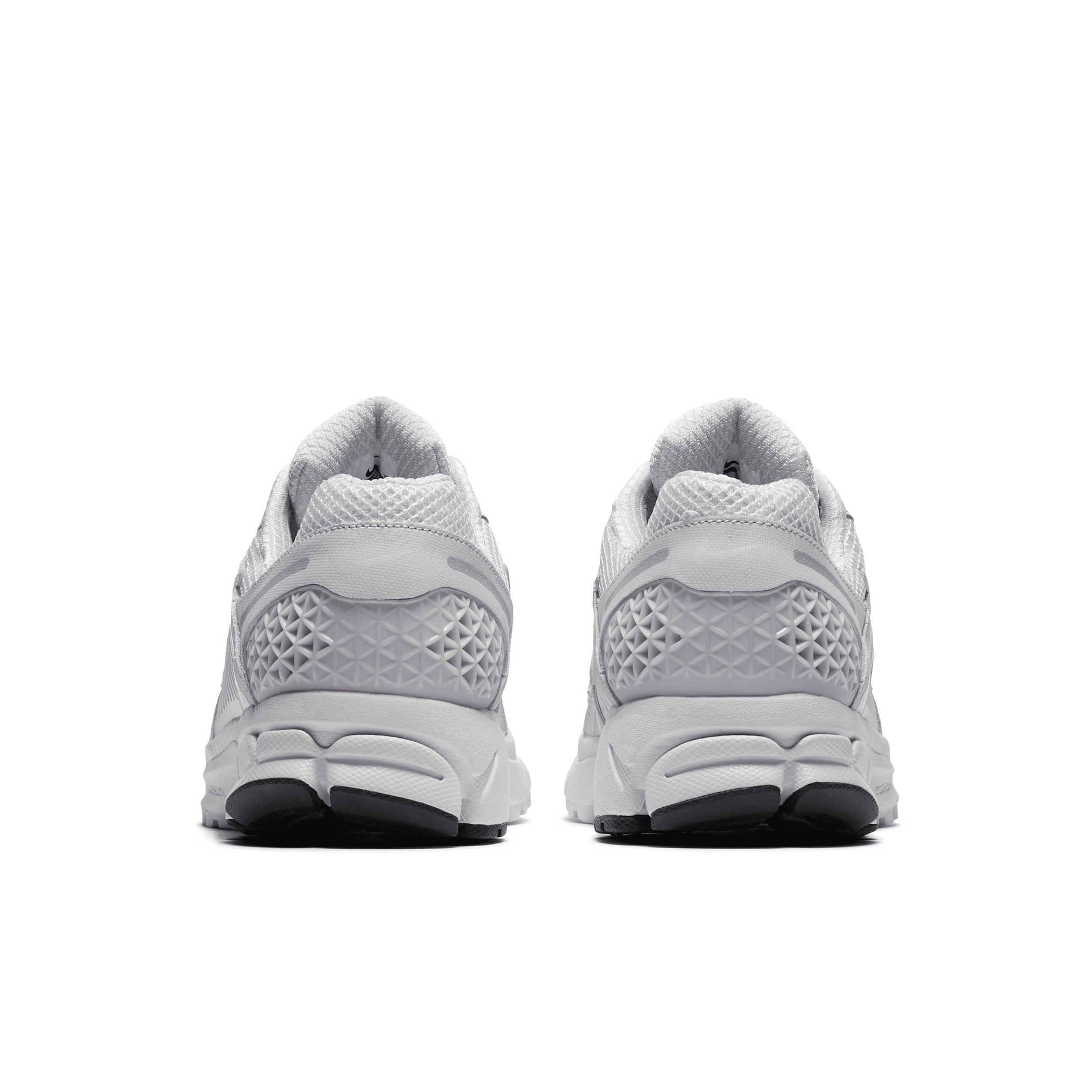 Nike Mens Zoom Vomero 5 Shoes Product Image