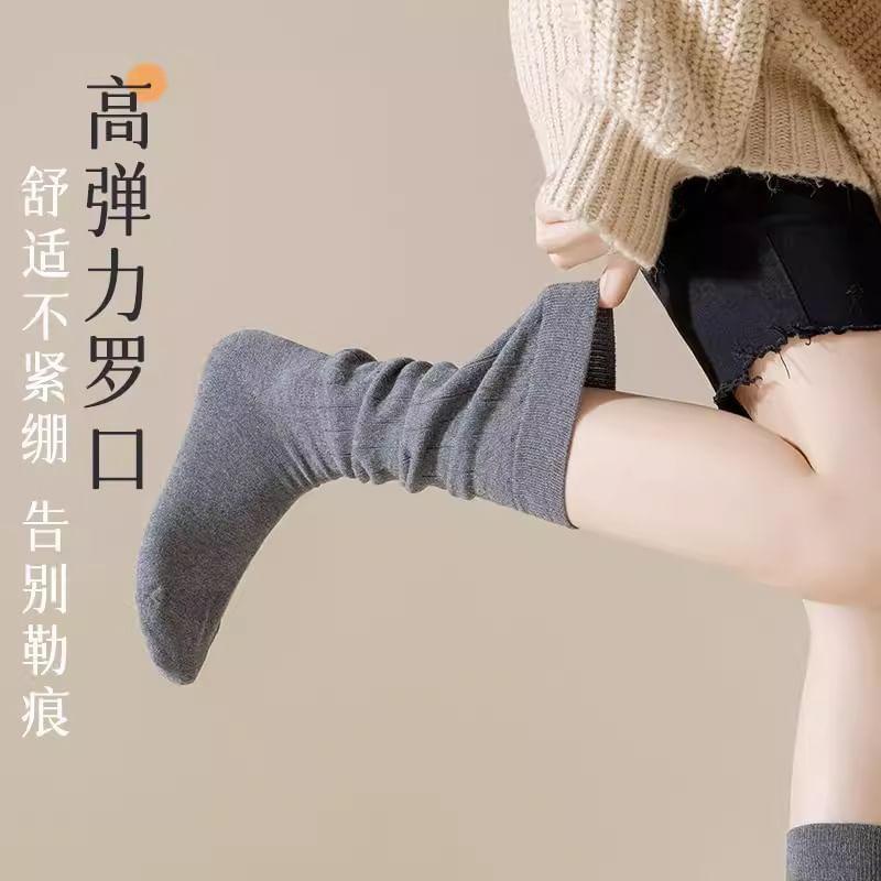 Ribbed Socks Product Image