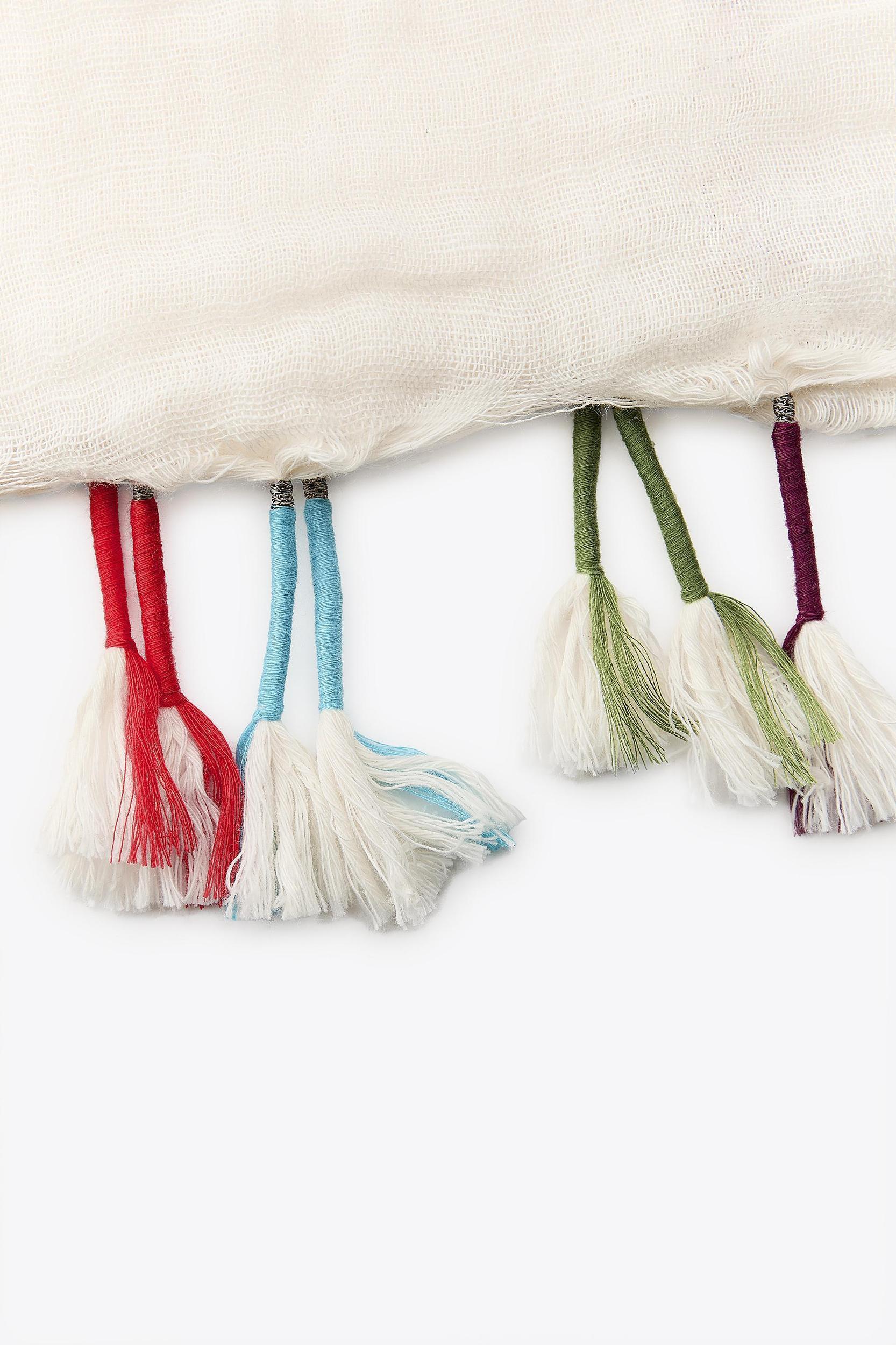 LINEN SCARF WITH POMPOMS Product Image