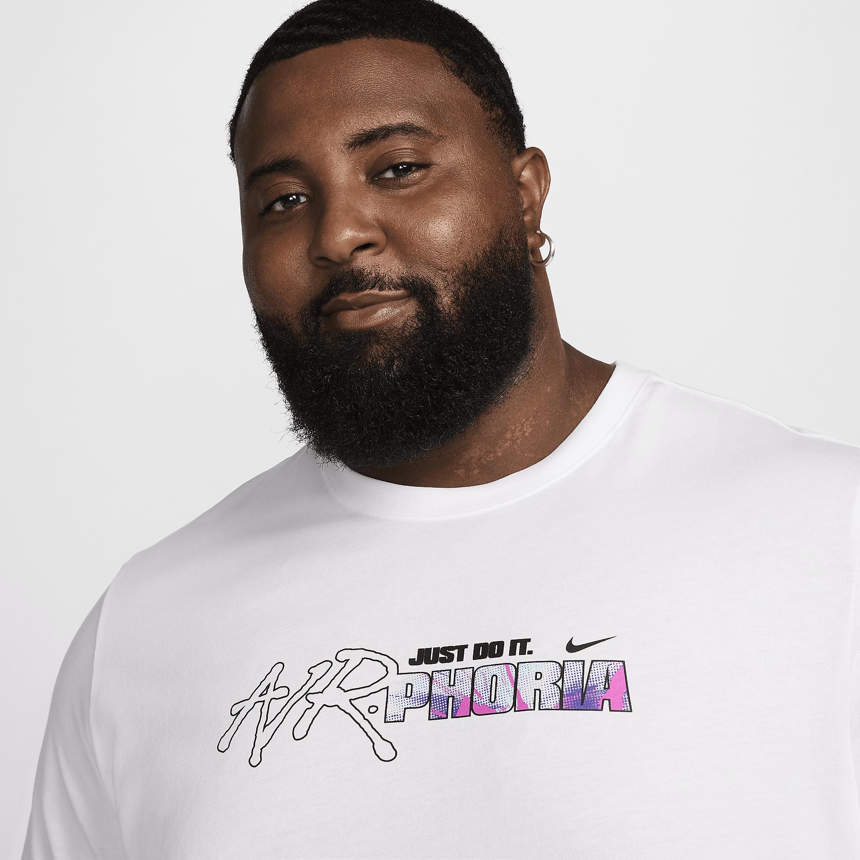 Nike Sportswear Men's T-Shirt Product Image