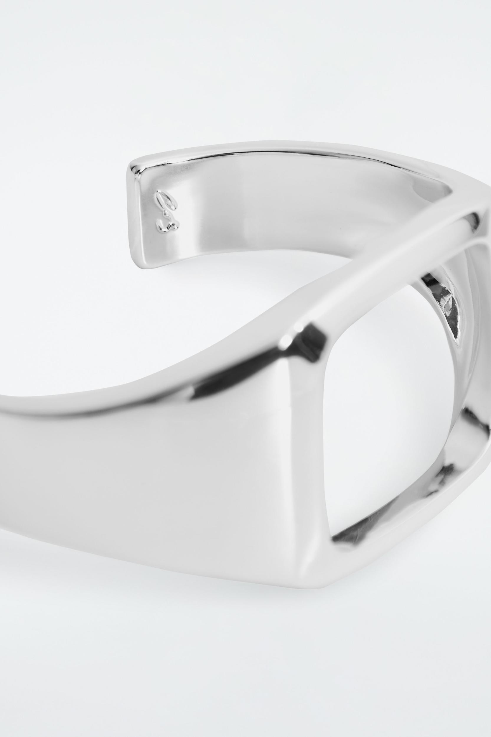 THE SCULPTED CUFF Product Image