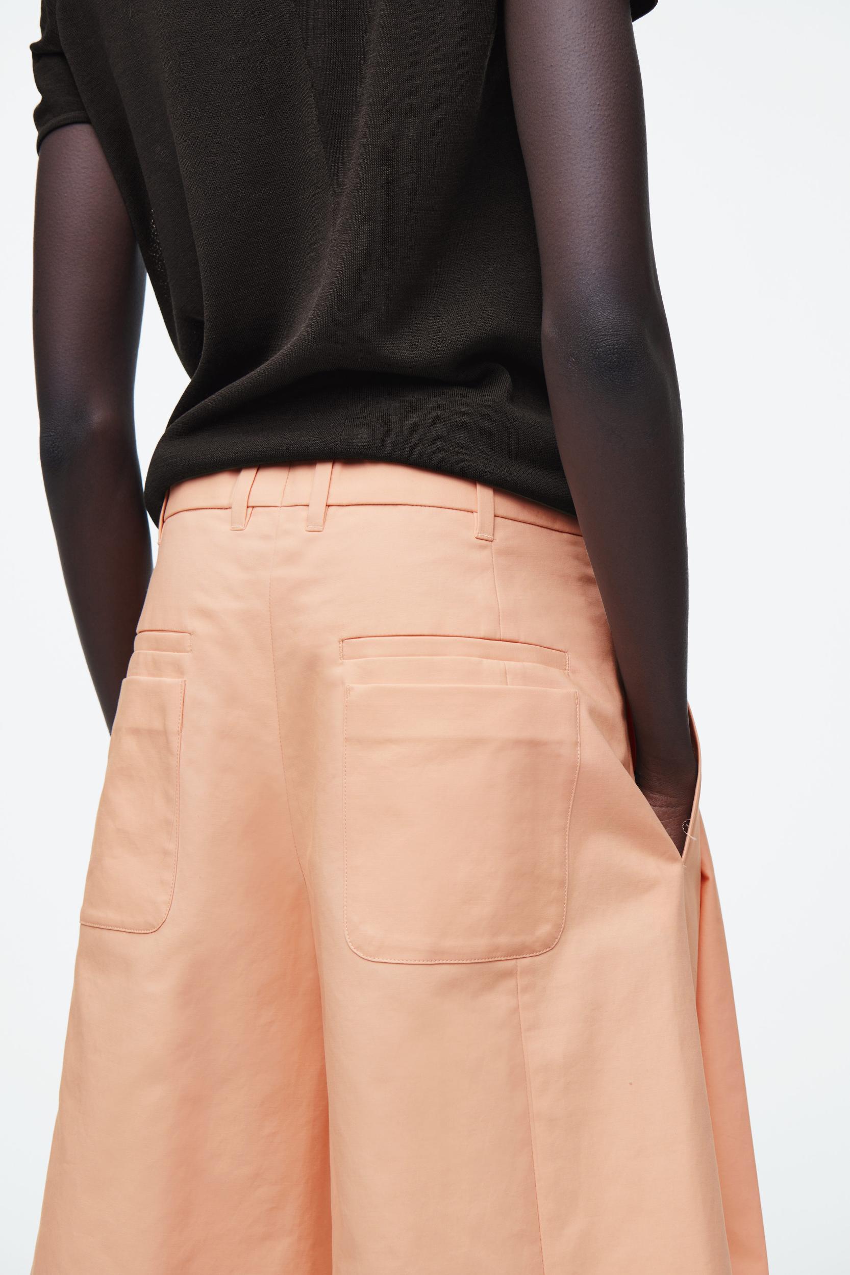 TAILORED WIDE-LEG SHORTS Product Image