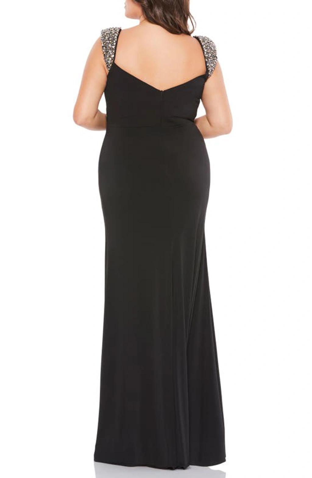 Side Twist Beaded Strap Sweetheart Neck Gown In Black Product Image