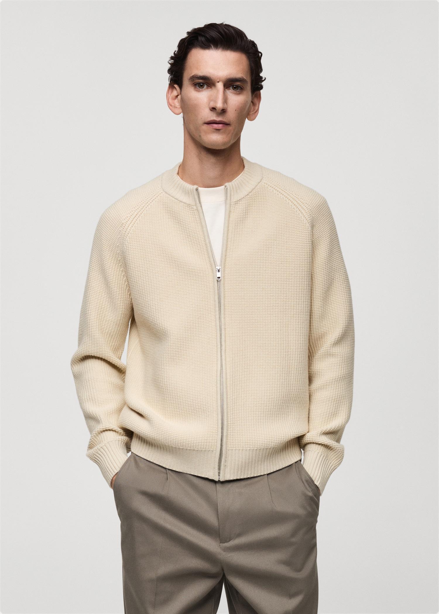 Structured knitted cardigan with zip - Men | MANGO USA Product Image