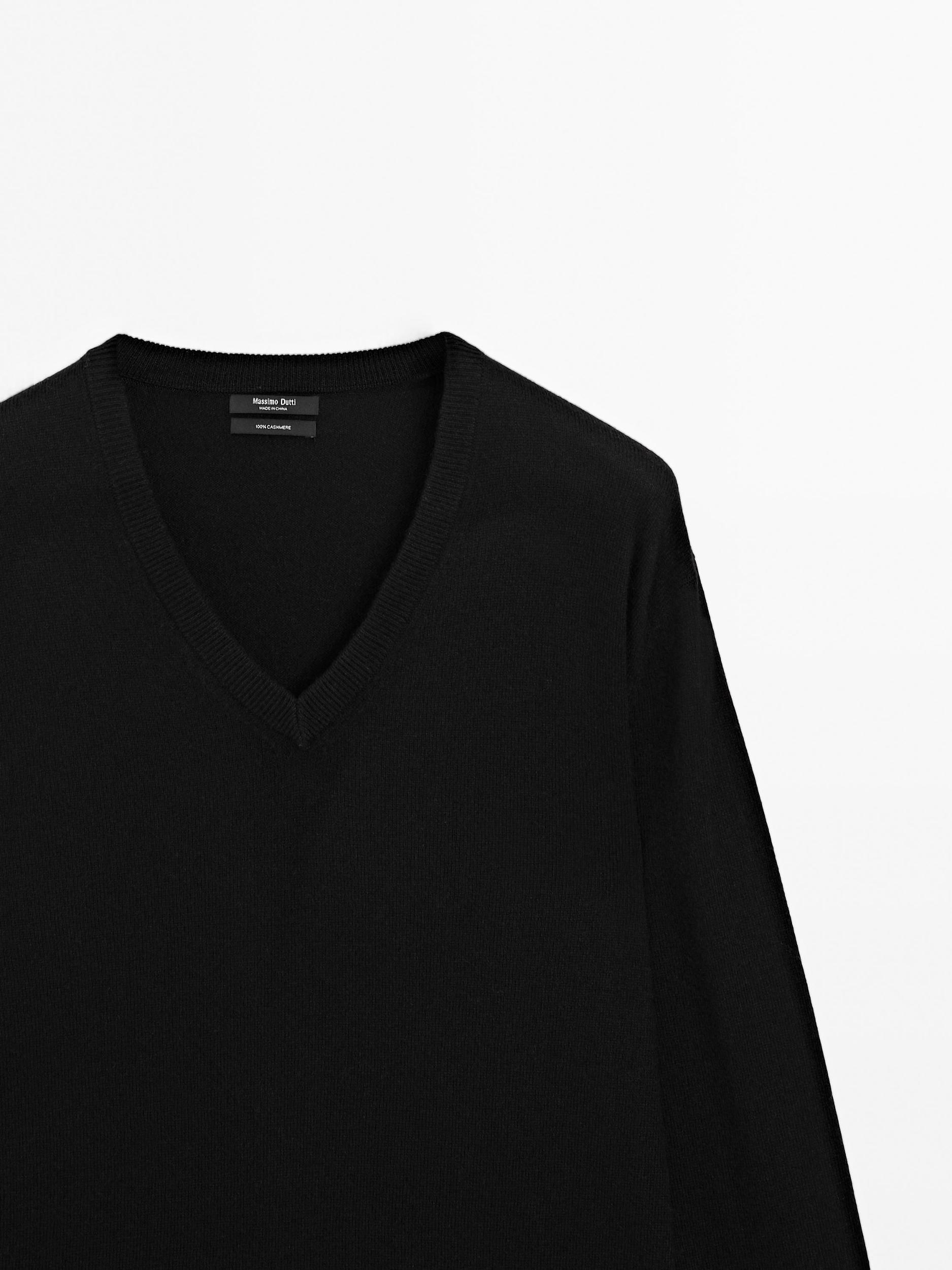 Knit 100% cashmere V-neck sweater Product Image