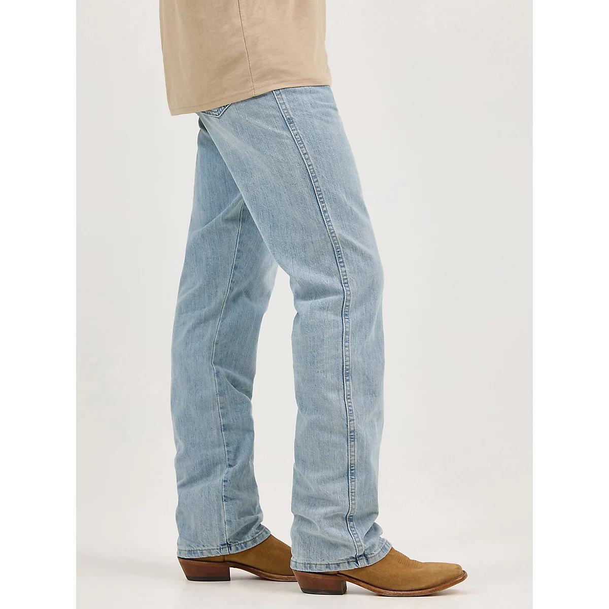 Men's Wrangler Retro® Relaxed Fit Bootcut Jean in Crest Product Image