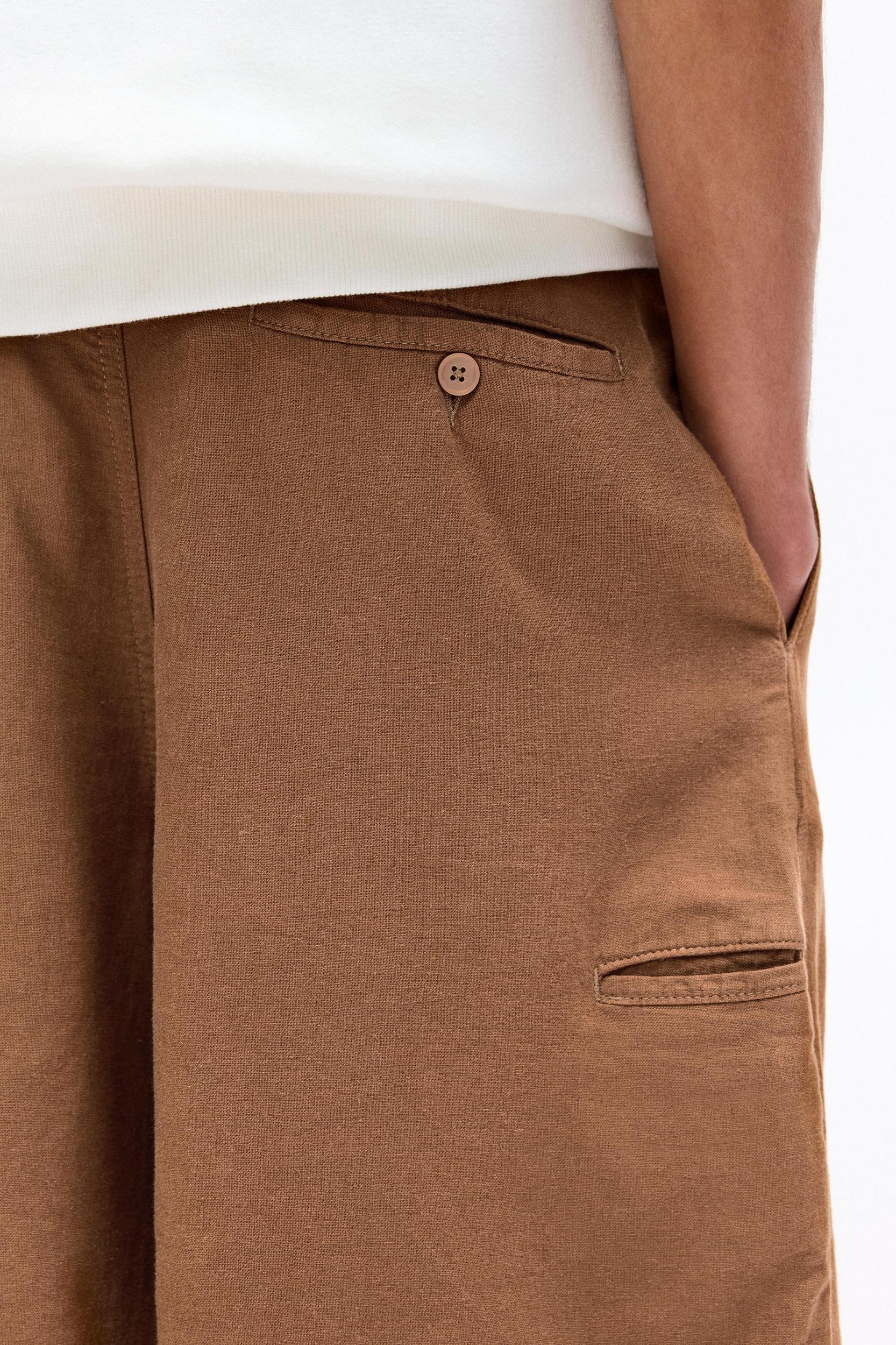 Baggy linen blend Bermuda shorts Product Image