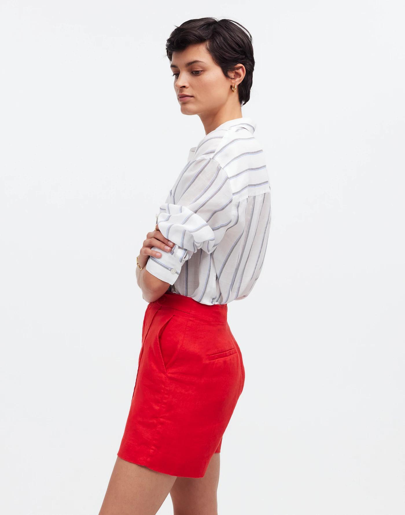 Clean Button-Tab Shorts in 100% Linen Product Image