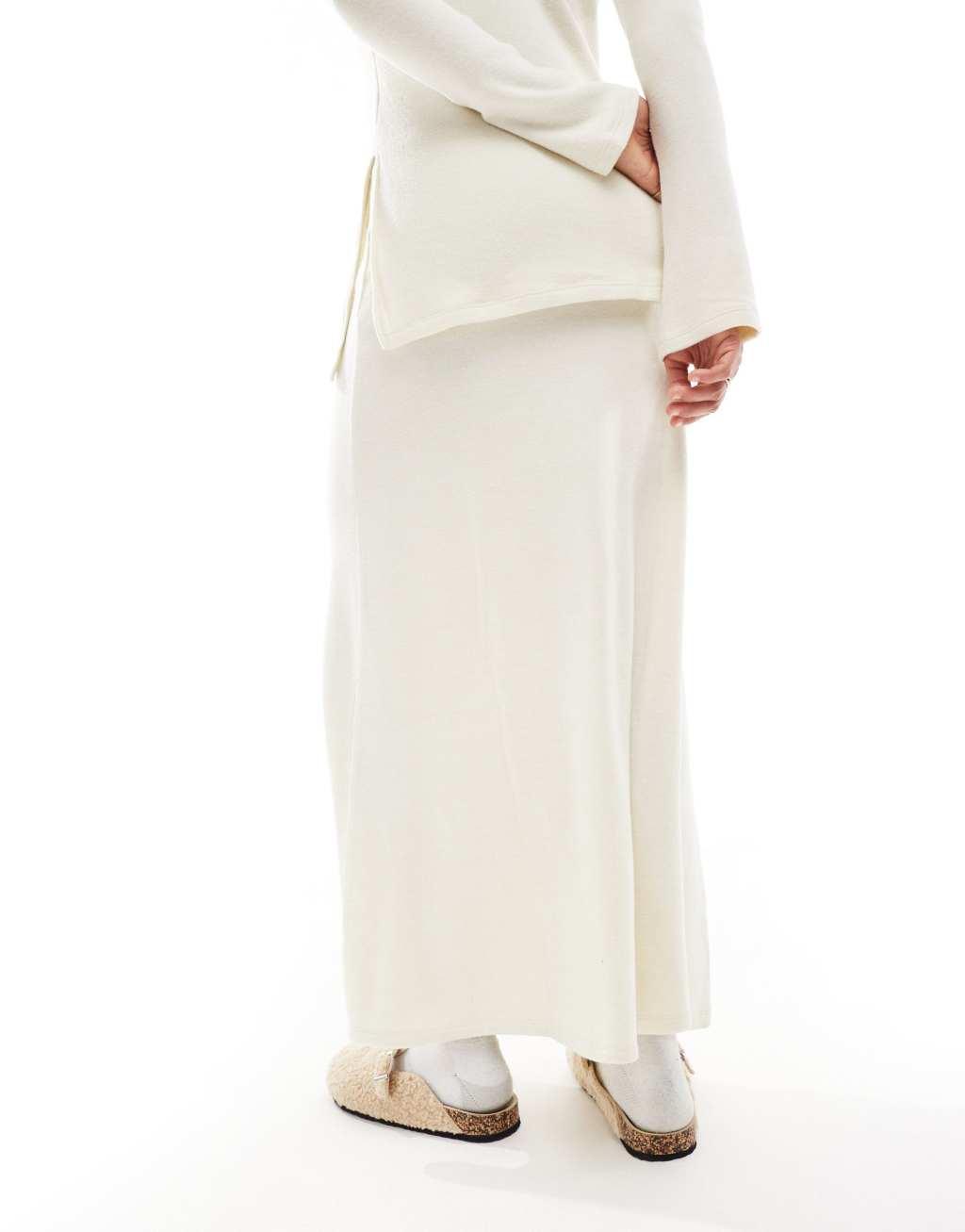 Vero Moda mix and match supersoft maxi skirt in cream Product Image