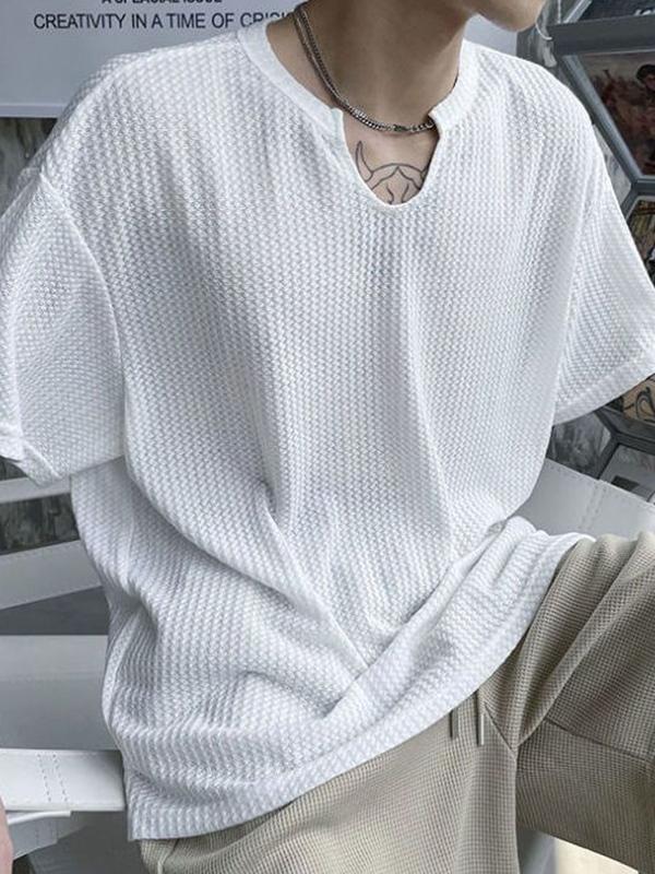 Men's Solid Mesh Notched Neck Short Sleeve Tee Product Image