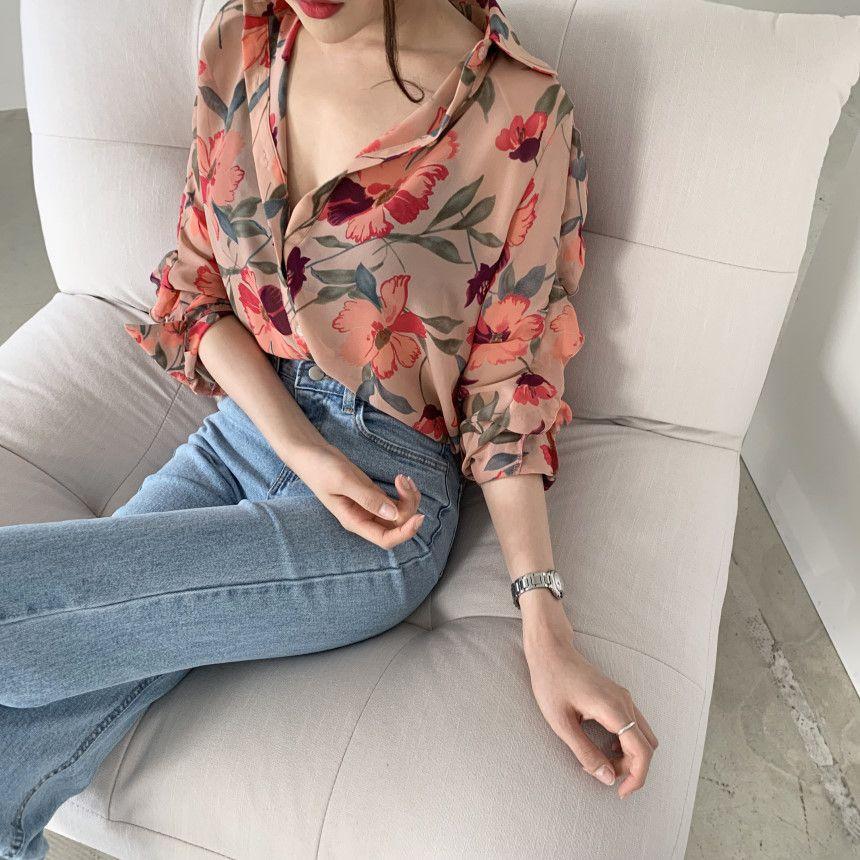 Long-Sleeve Floral Blouse Product Image