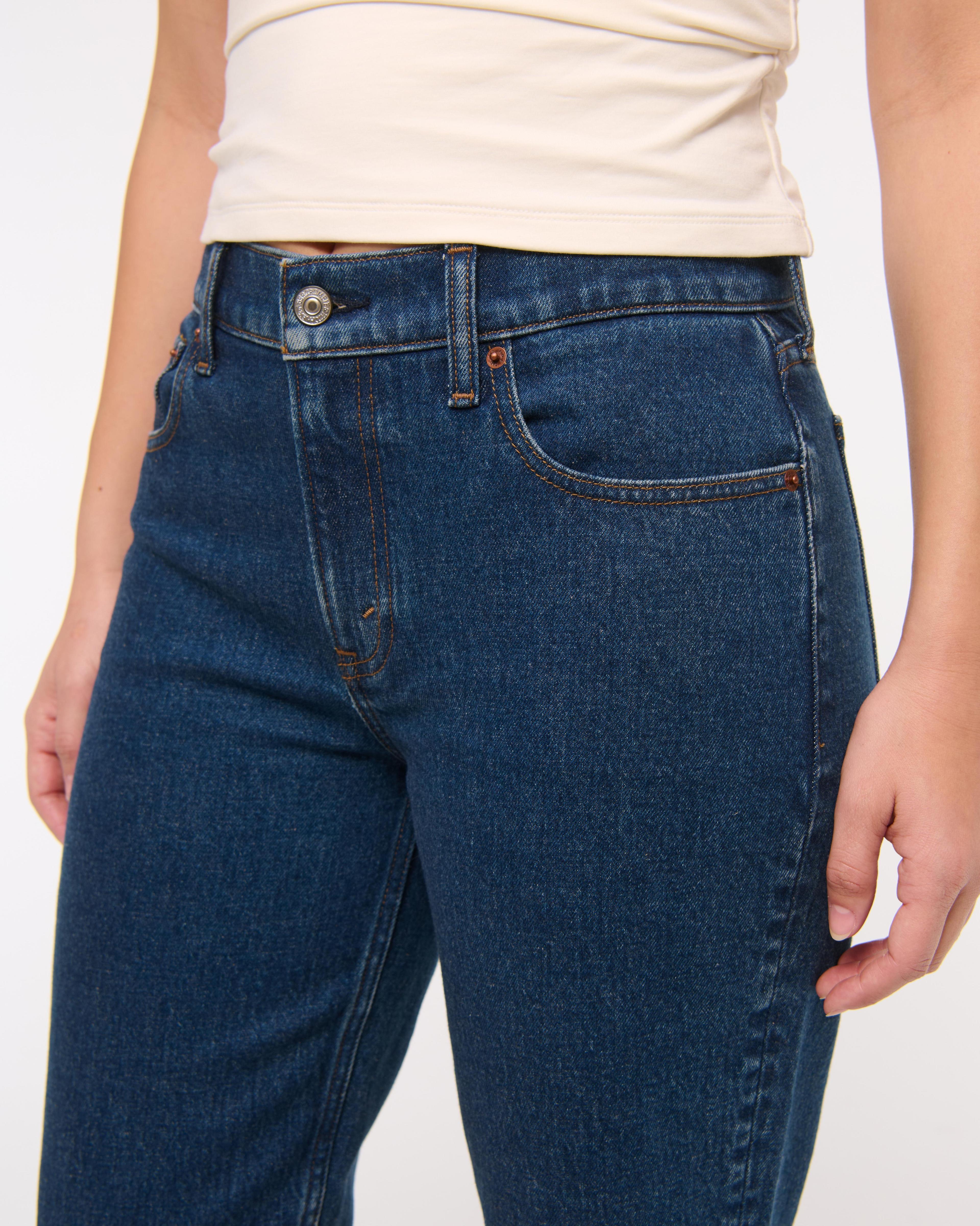 Curve Love Mid Rise 90s Straight Jean Product Image