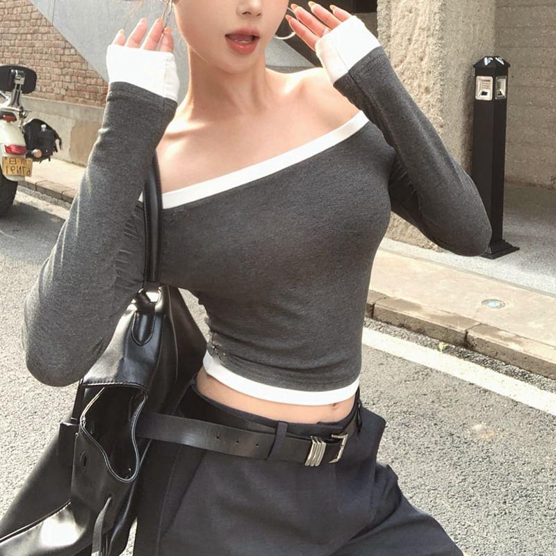 Long-Sleeve Off-Shoulder Plain Contrast Trim Cropped Tee Product Image