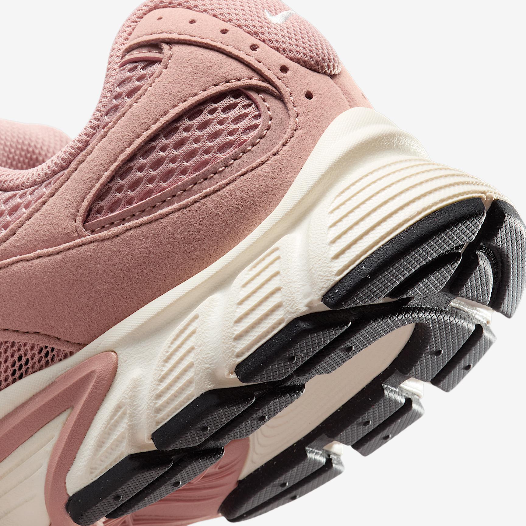 Nike Women's V5 RNR Shoes Product Image