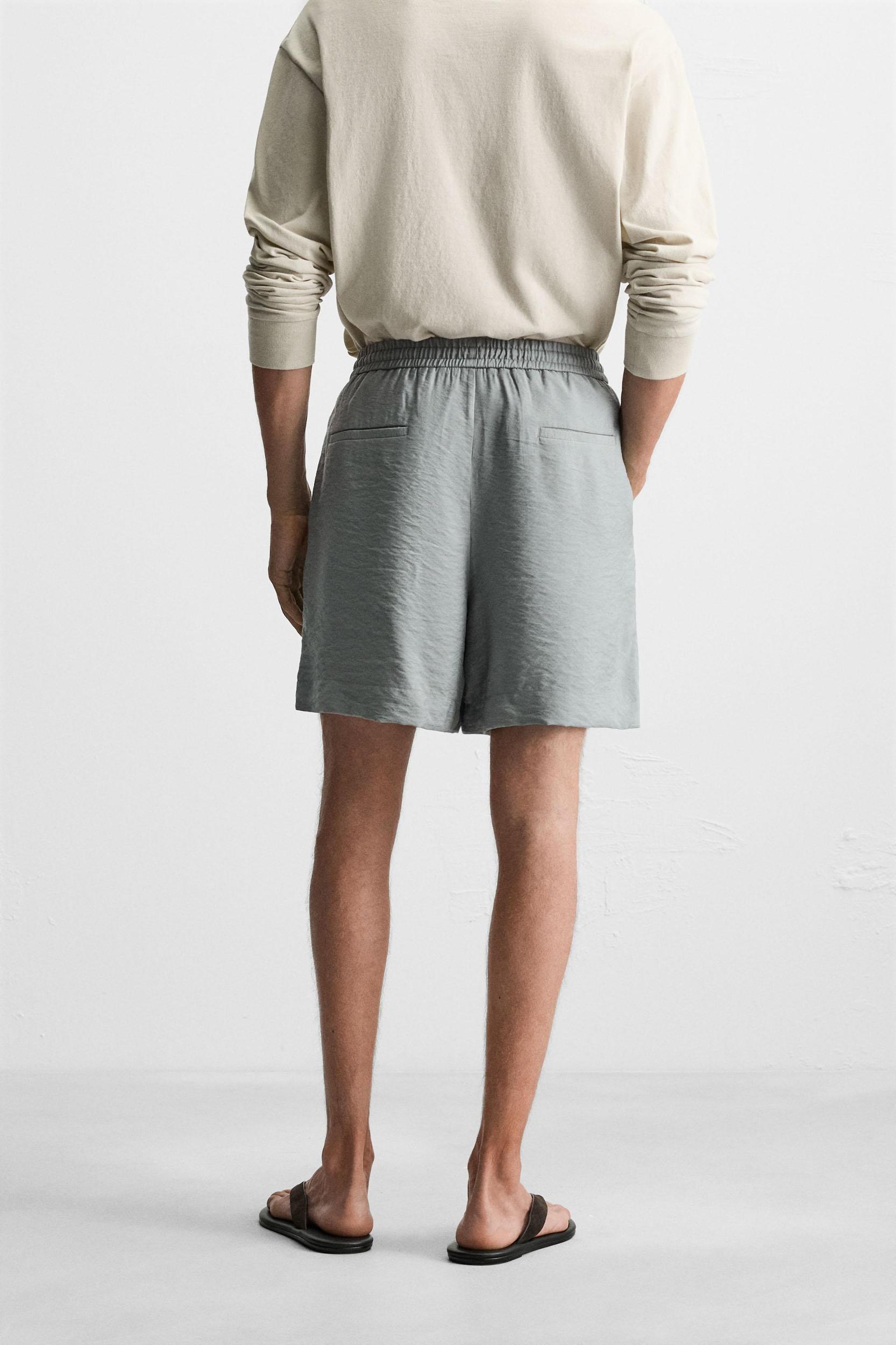 FLOWY RELAXED FIT BERMUDA SHORTS Product Image
