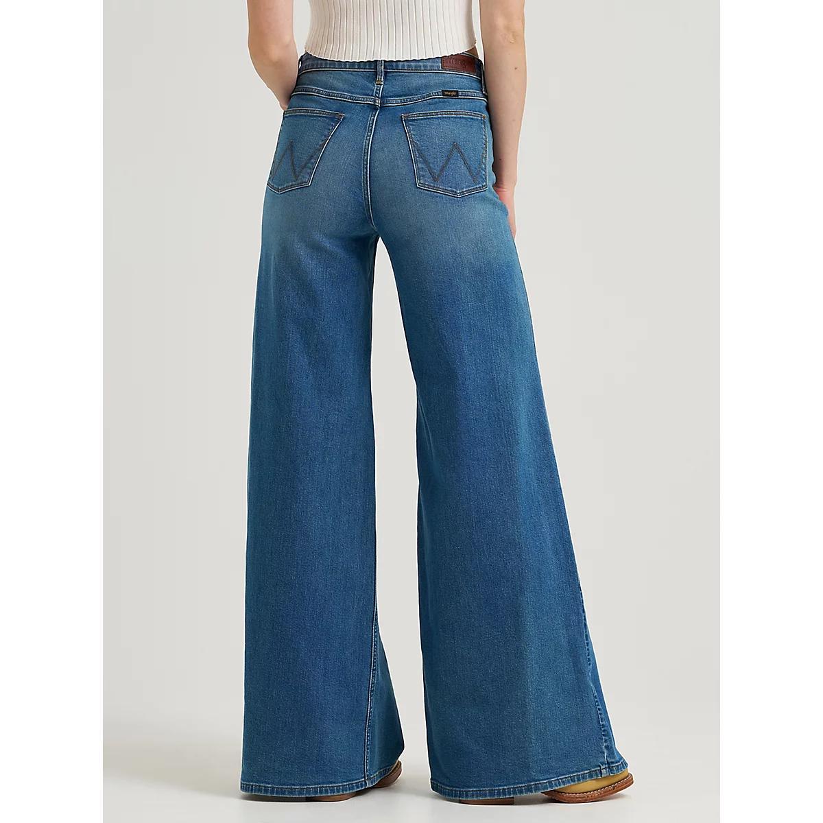 Women's Patch Pocket Wide Leg Jean in Carolina Product Image