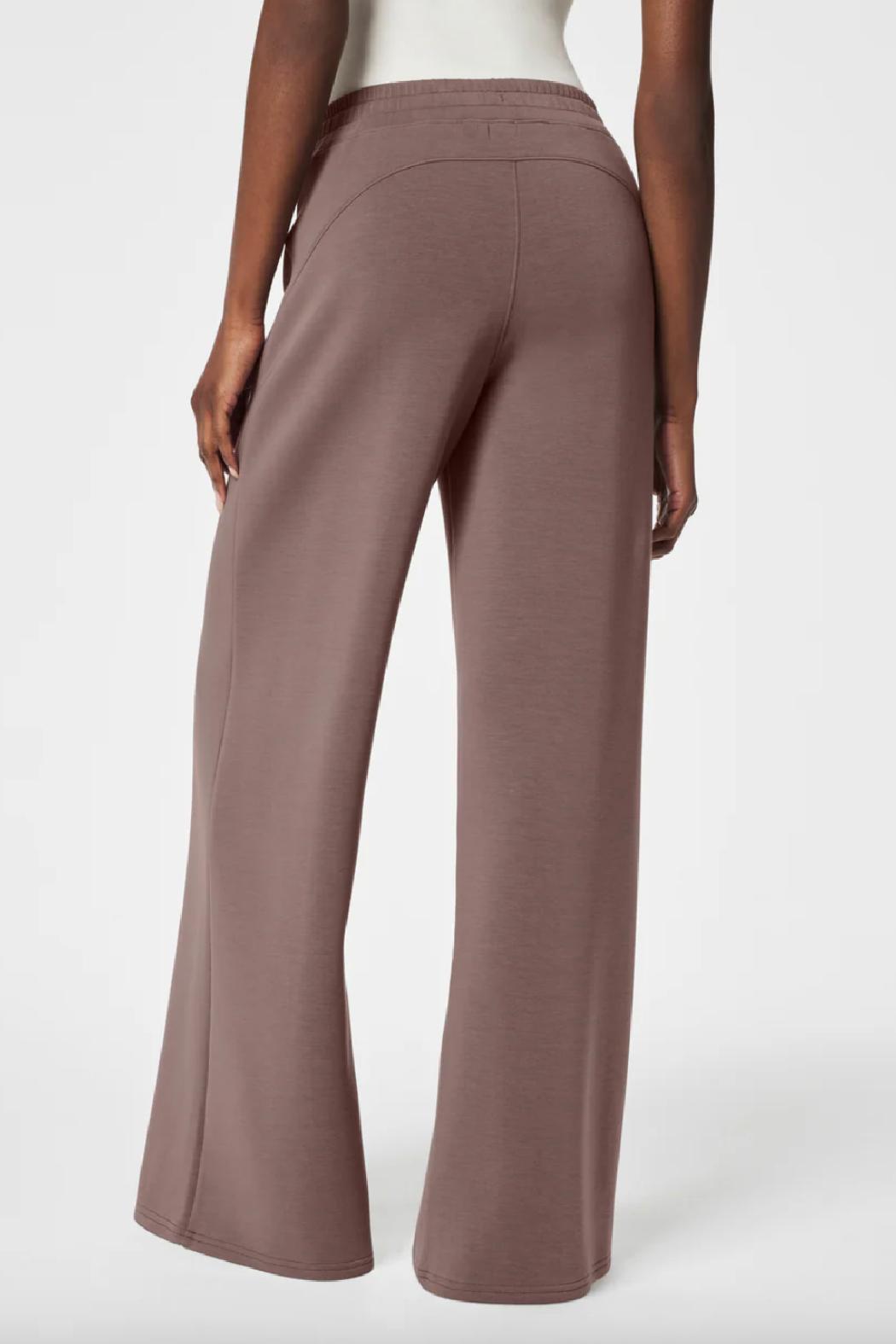 AirEssentials Wide Leg Pant Product Image