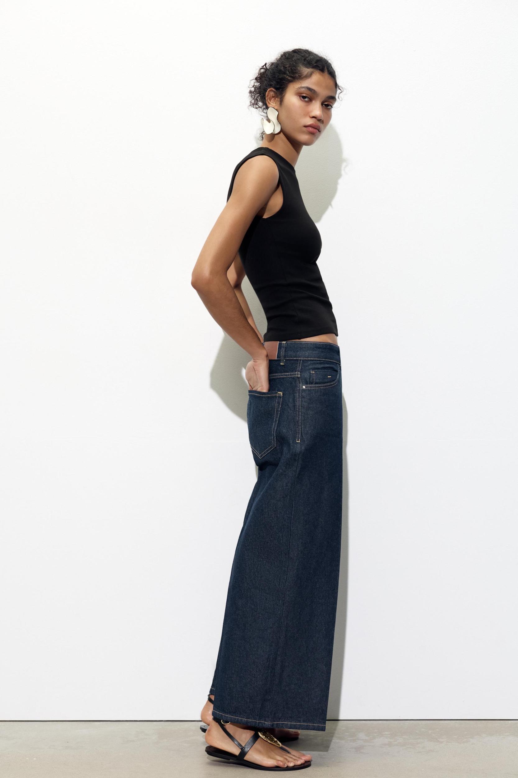 TANK TOP Product Image