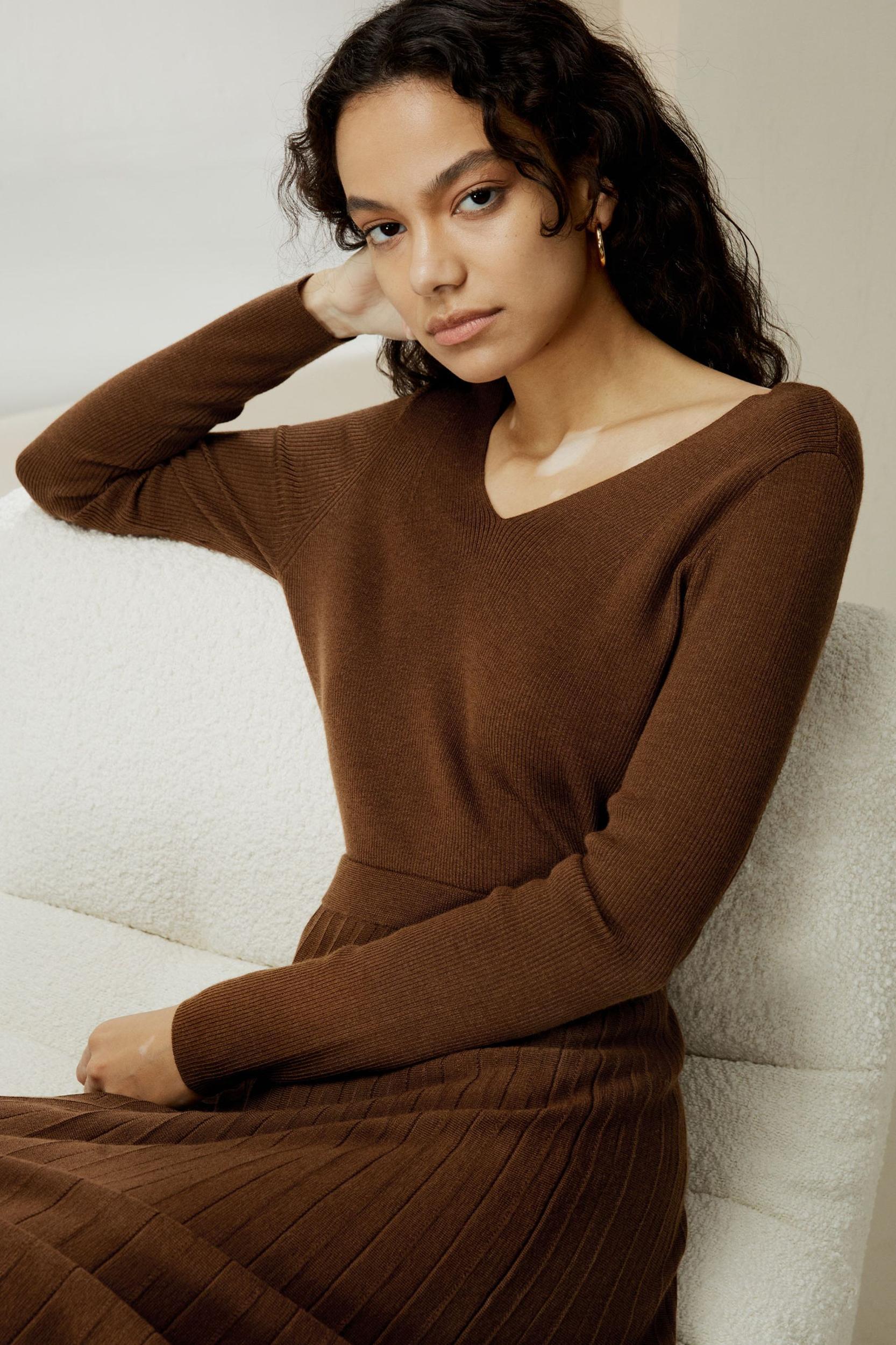 V-neck Ultra-fine Merino Wool Sweater Product Image