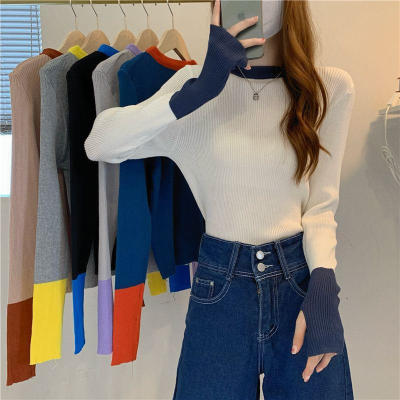 Round Neck Two Tone Ribbed Sweater Product Image