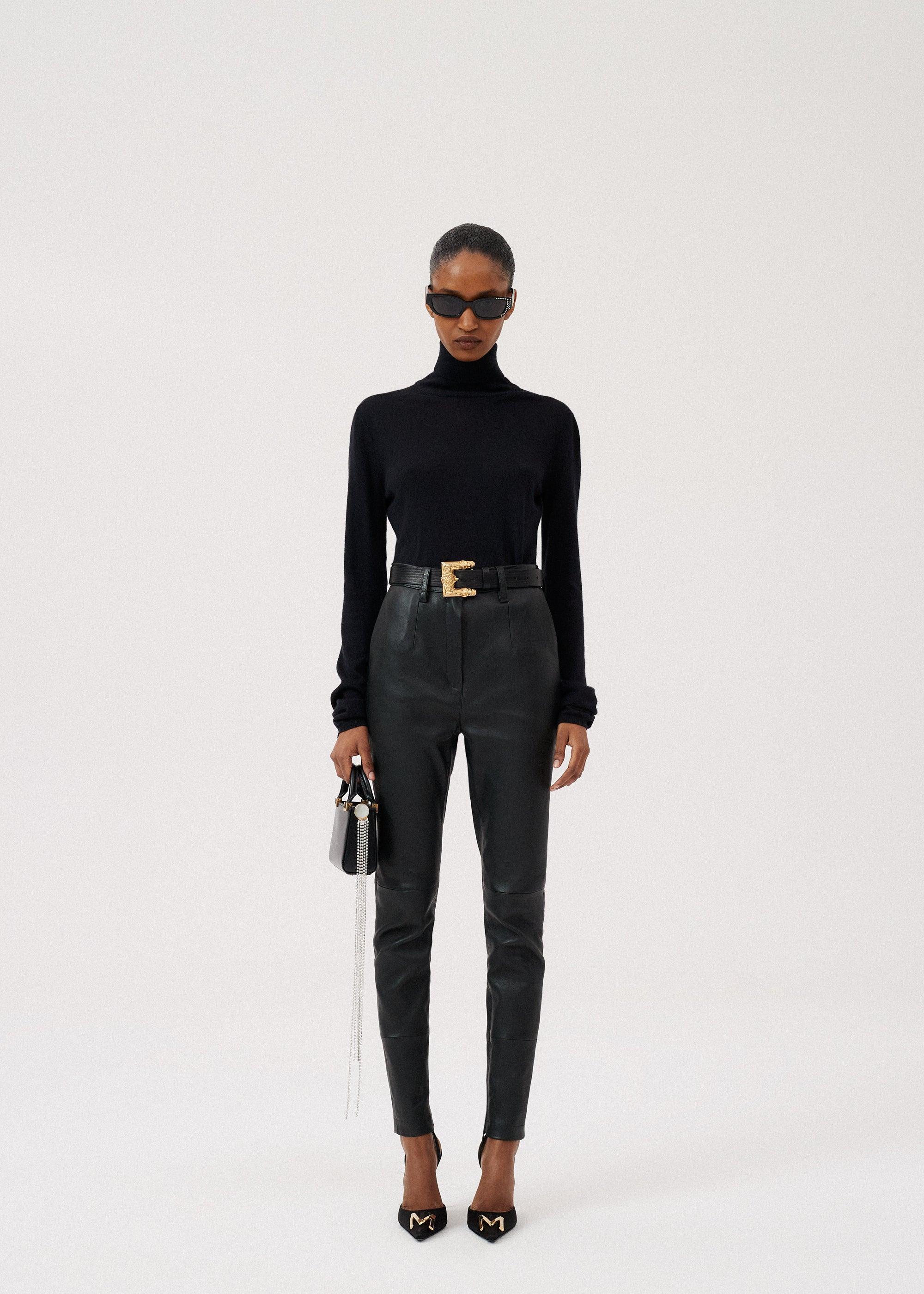 Cashmere turtleneck in black Product Image