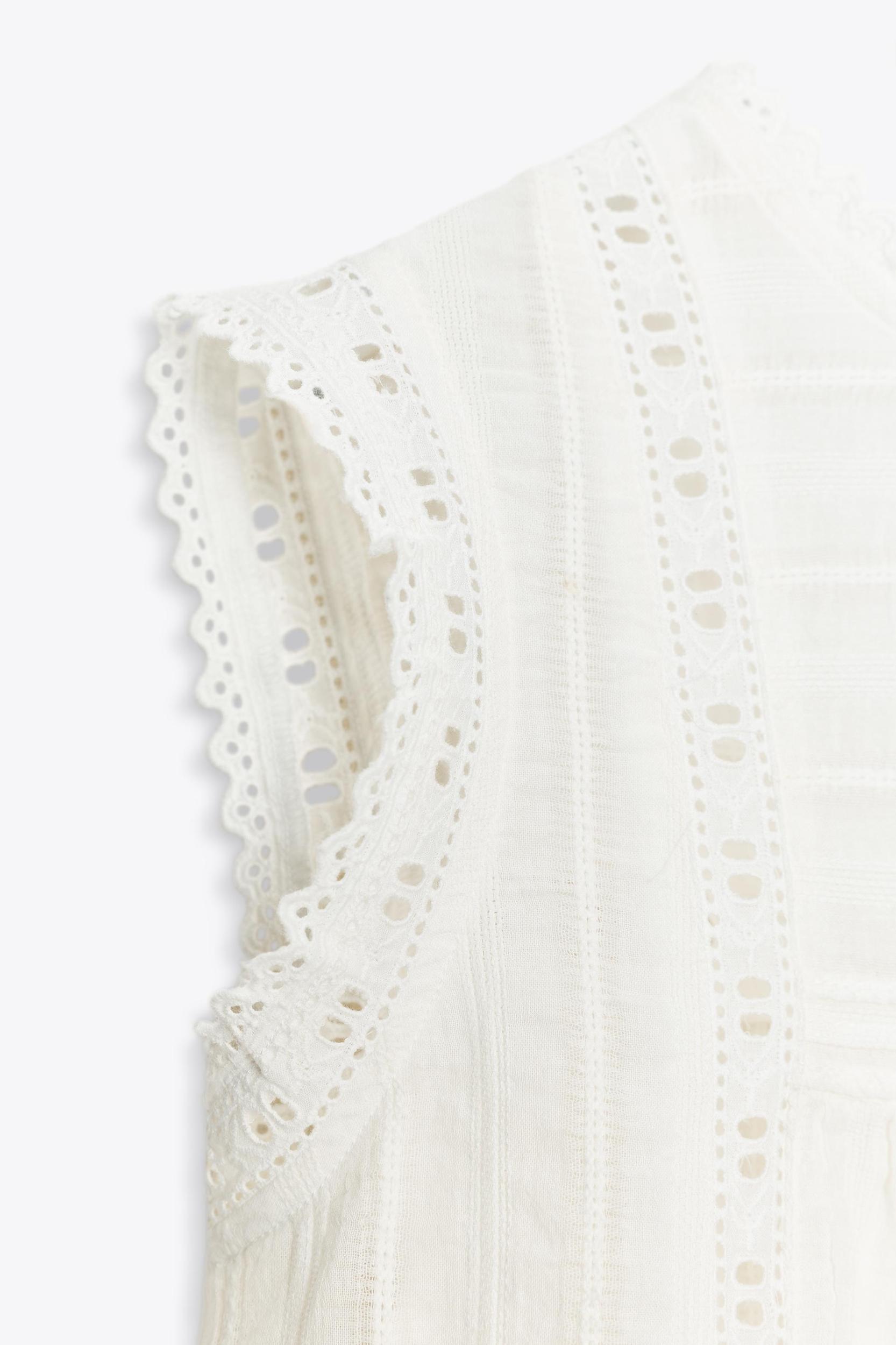 ROMANTIC SLEEVELESS TOP Product Image