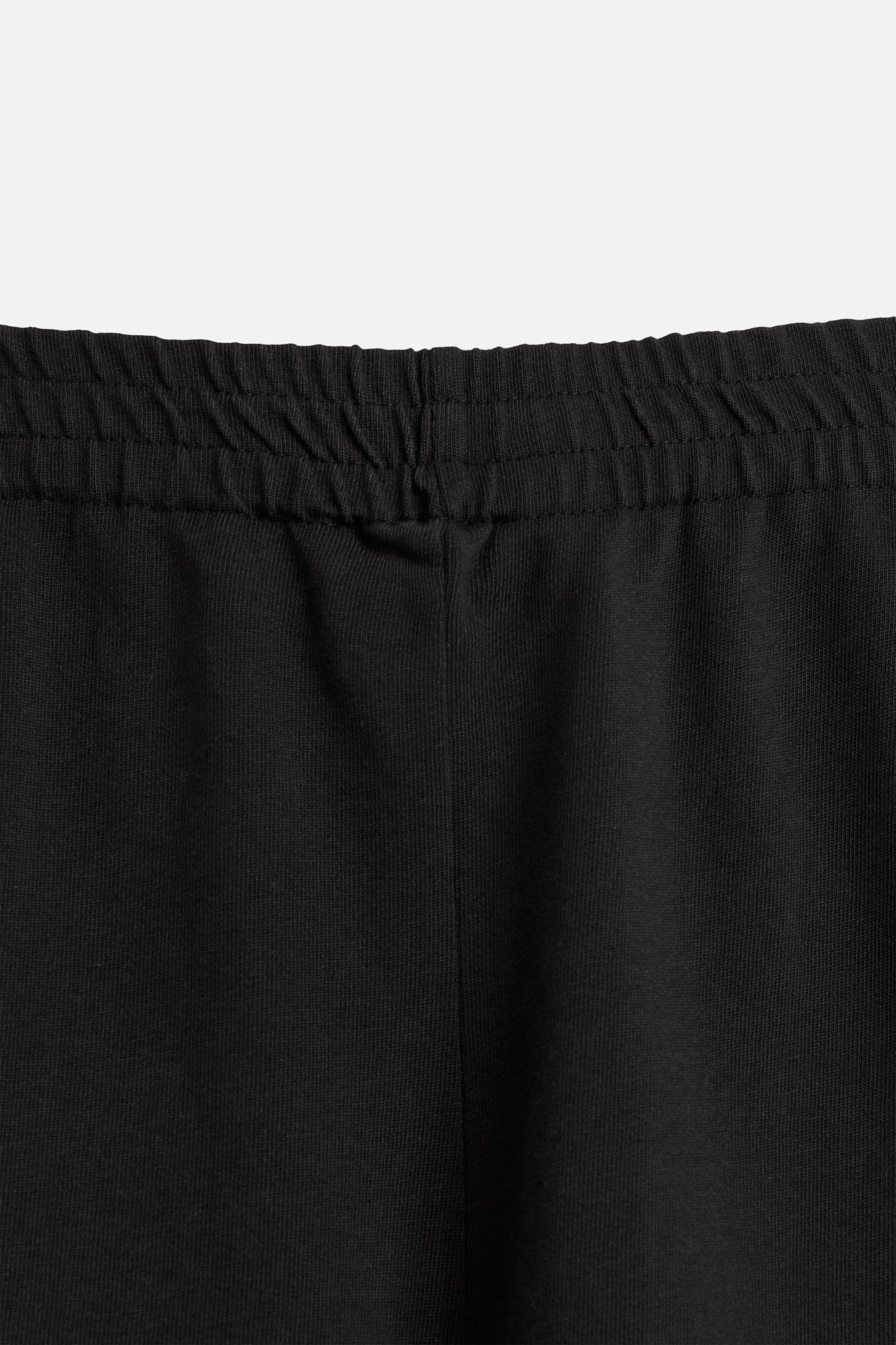 CONTRAST EMBROIDERY SHORTS Product Image