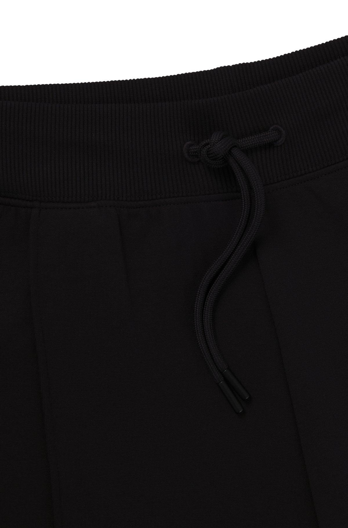 Shorts with zigzag stitching Product Image