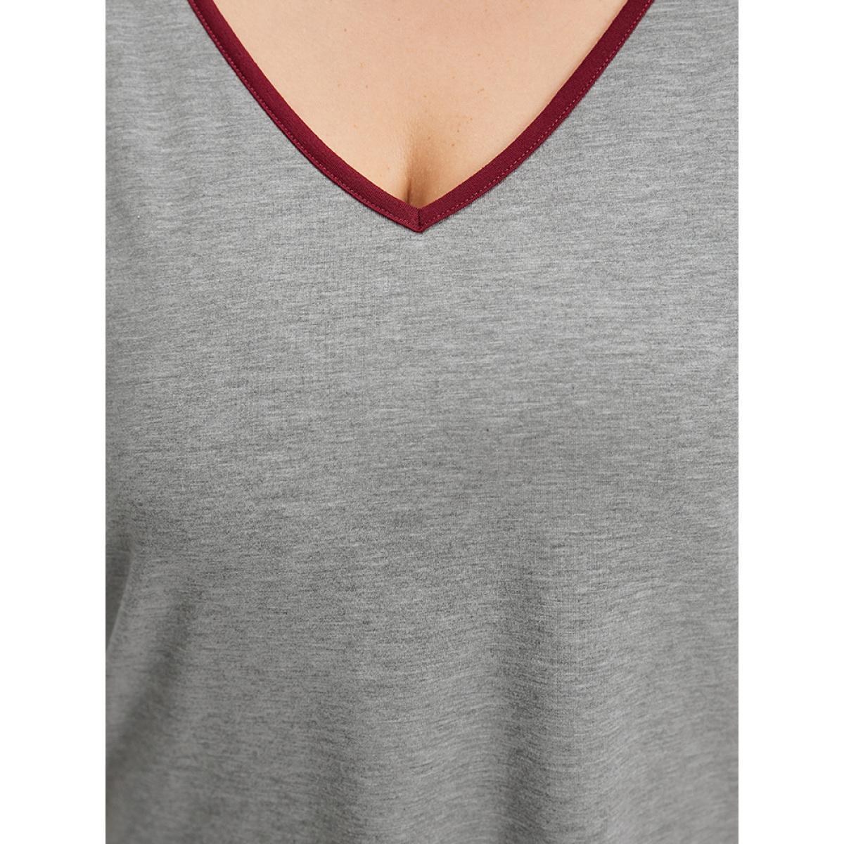 Plus Size Colorblock Contrast Raglan Sleeve Contrast Trim T-shirt Gray Women Casual Contrast Striped V-neck Dailywear T-shirts BloomChic 10/M Product Image