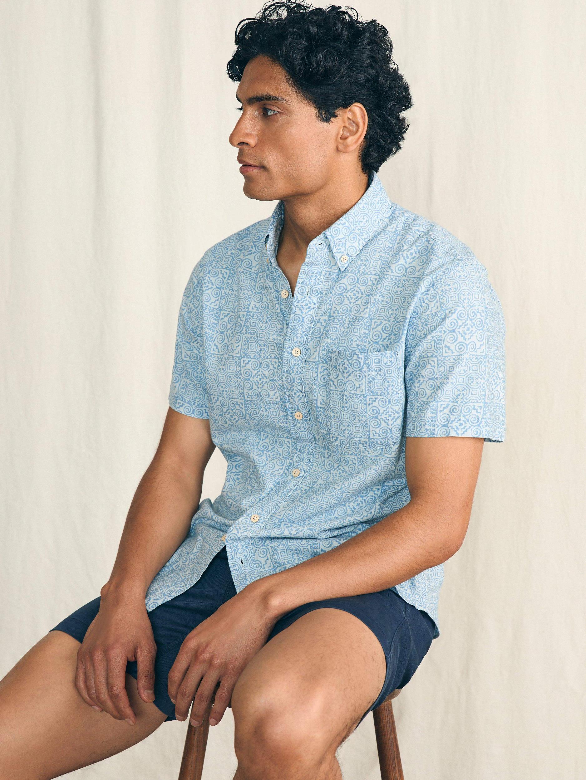 Short-Sleeve Stretch Playa Shirt - South Pacific Geo Male Product Image