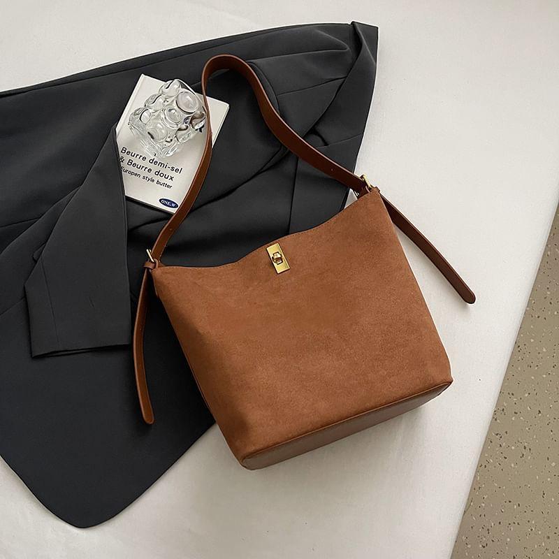 Plain Bucket Bag With Pouch Product Image