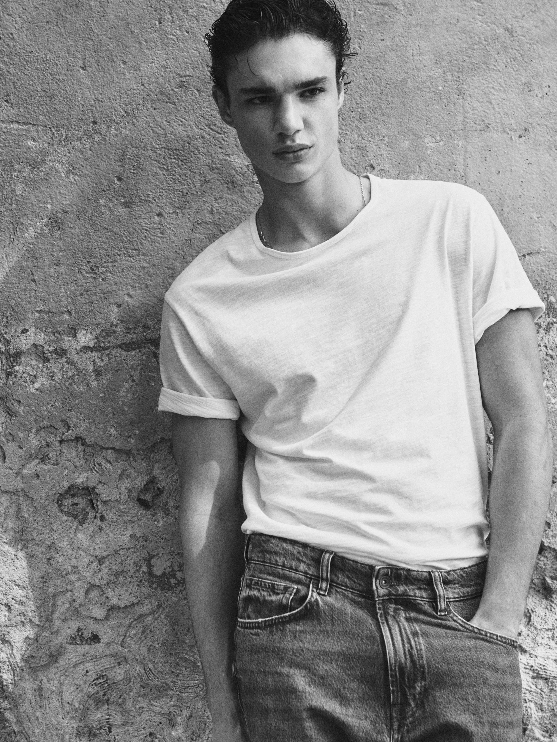 Short sleeve linen blend T-shirt Product Image