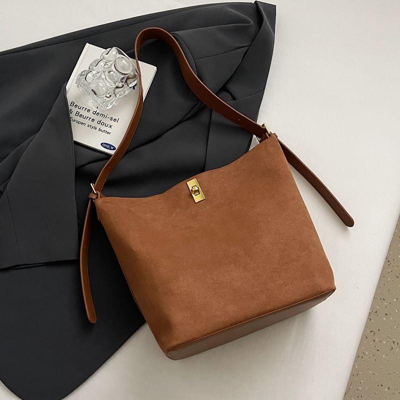 Plain Bucket Bag With Pouch Product Image