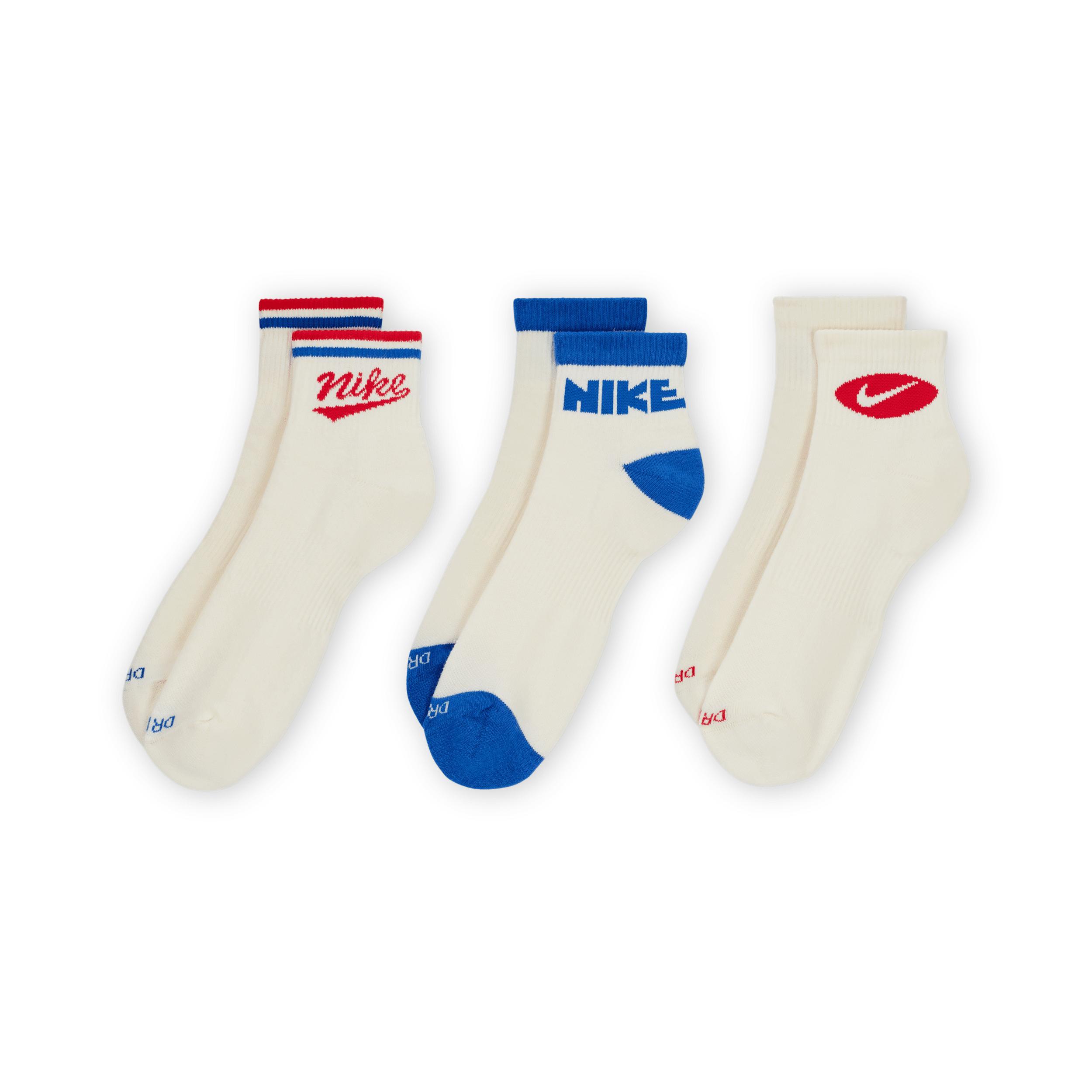 Nike Everyday Plus Ankle Socks (3 Pairs) Product Image