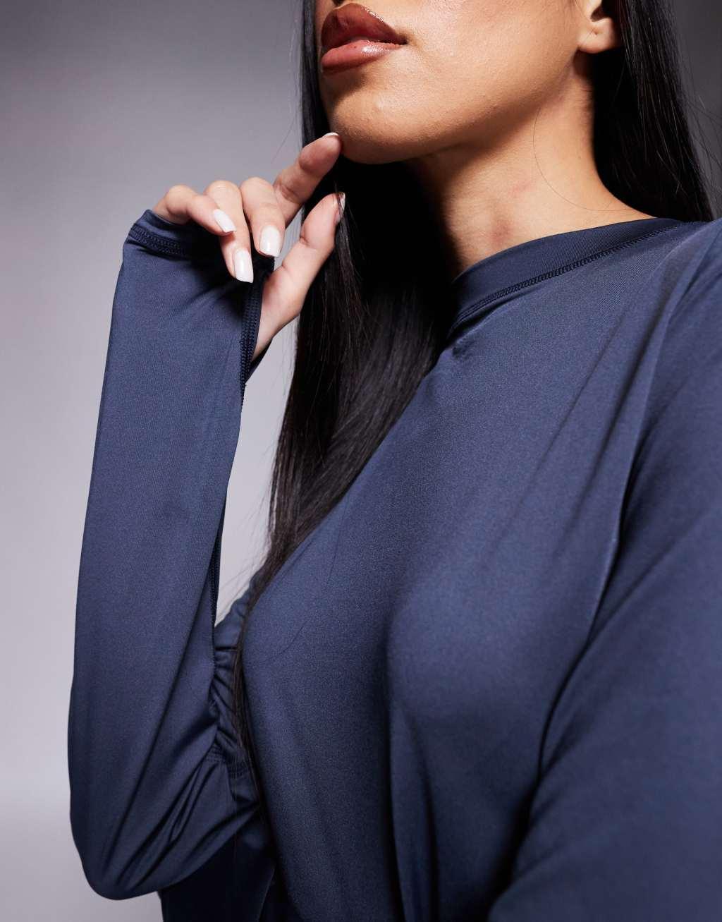 4505 Icon long sleeve running top in navy  Product Image